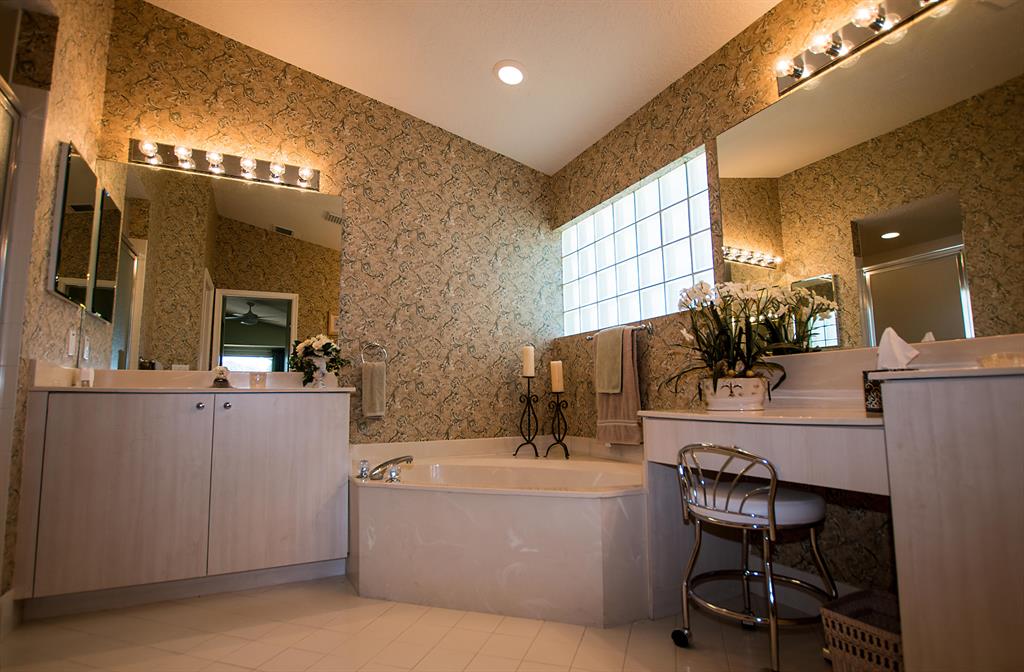 CASCADE LAKES - Residential