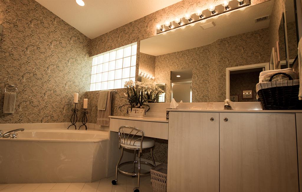 CASCADE LAKES - Residential