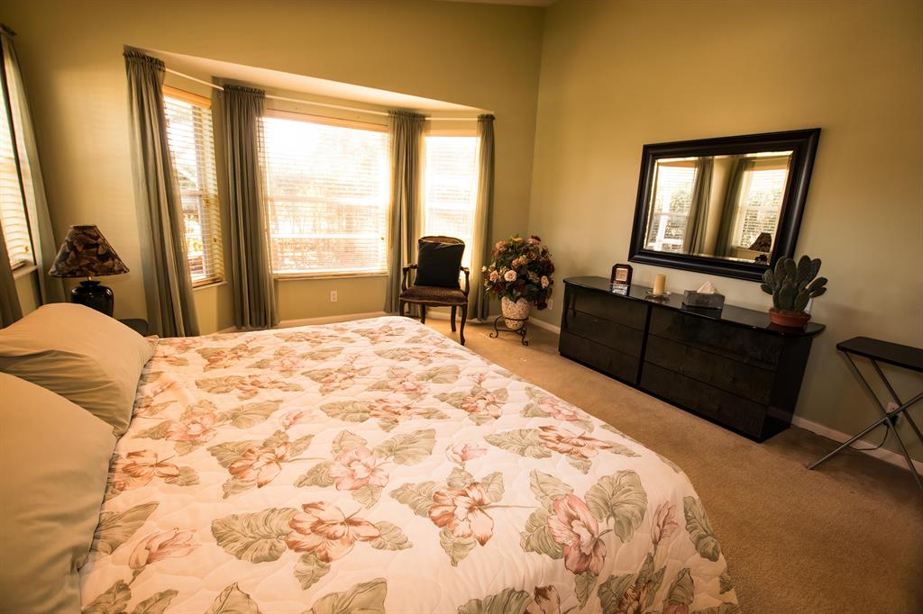 CASCADE LAKES - Residential