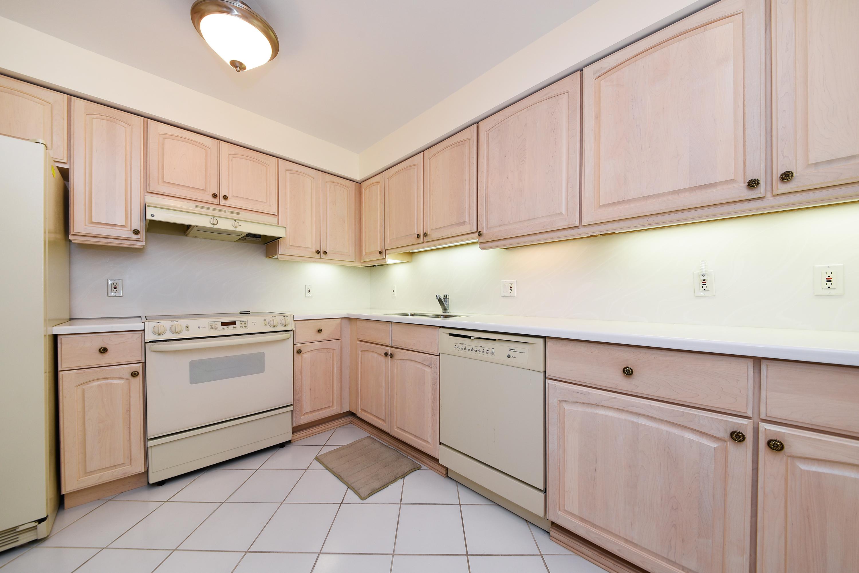 WINTHROP HOUSE CONDO - Residential