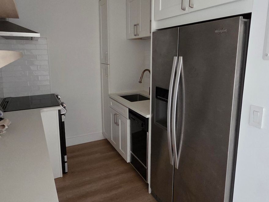 Beautifully remodeled 1/1 in the heart of Fort Lauderdale. Walkability 10/10 Ground floor unit in gated Harbor Dale Condos with assigned parking and guest spaces. Fully updated interior with hurricane impact windows, modern kitchen, laminate flooring, large walk-in closet, and rare in unit washer/dryer hookup. Steps to shops, restaurants, and nightlife. Minutes to beaches, airport, Whole Foods, Publix, LA Fitness, marinas, and Las Olas. Pet friendly community with pool, grilling area, and bike storage. Easy to show.