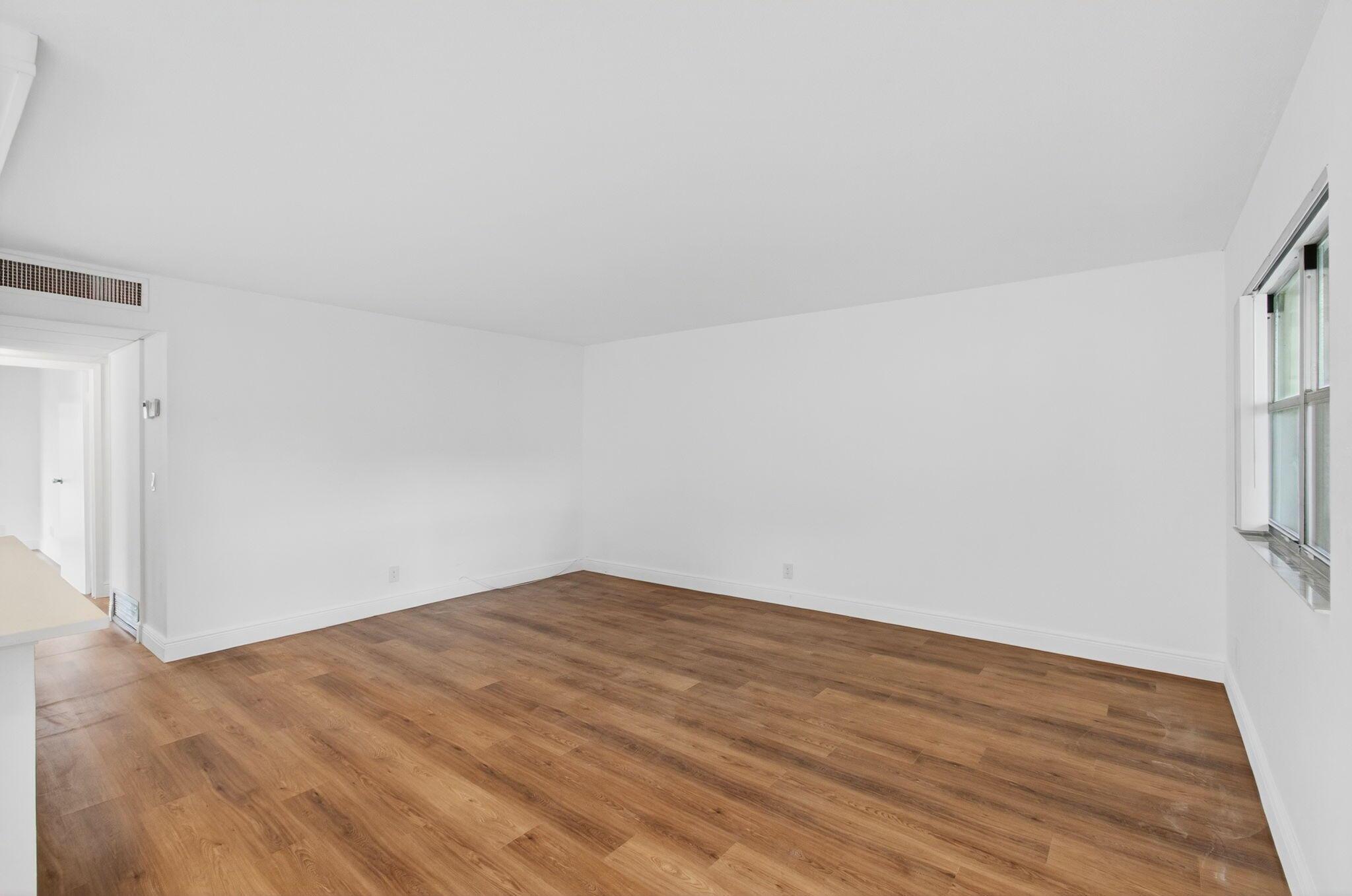 KINGS POINT - Residential