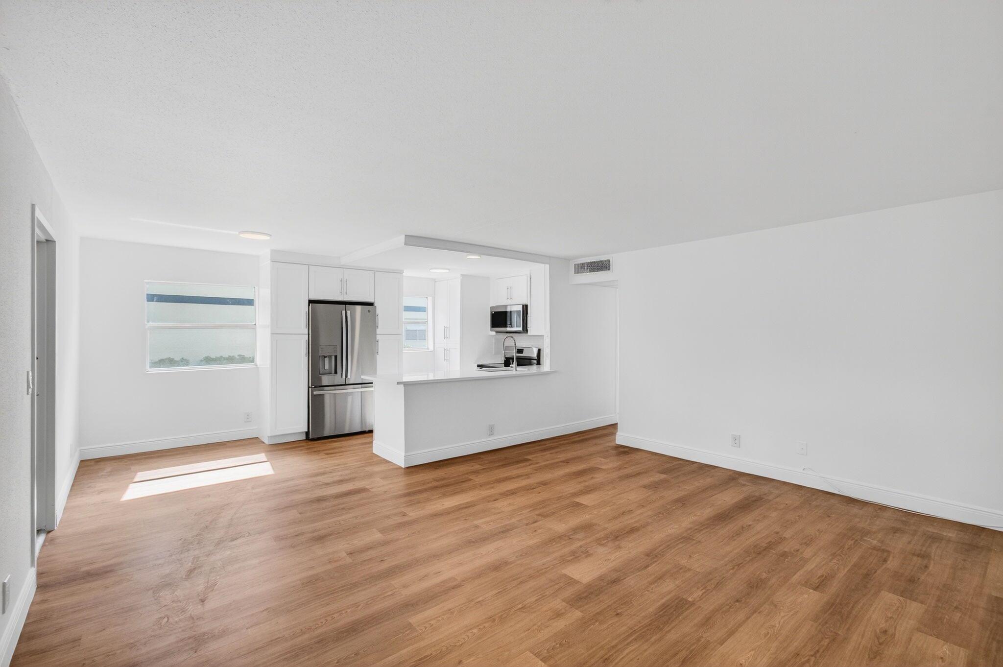 KINGS POINT - Residential