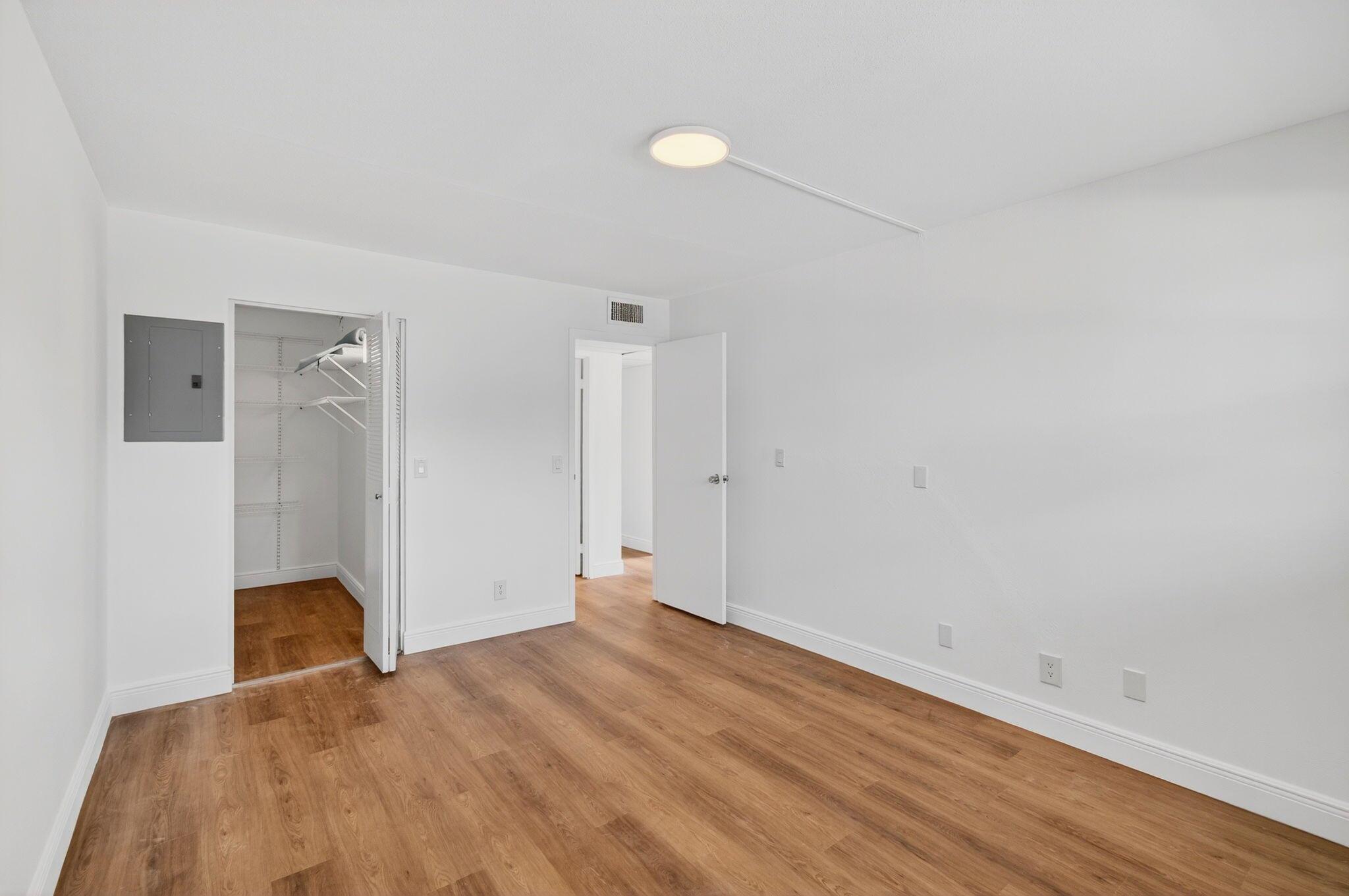 KINGS POINT - Residential