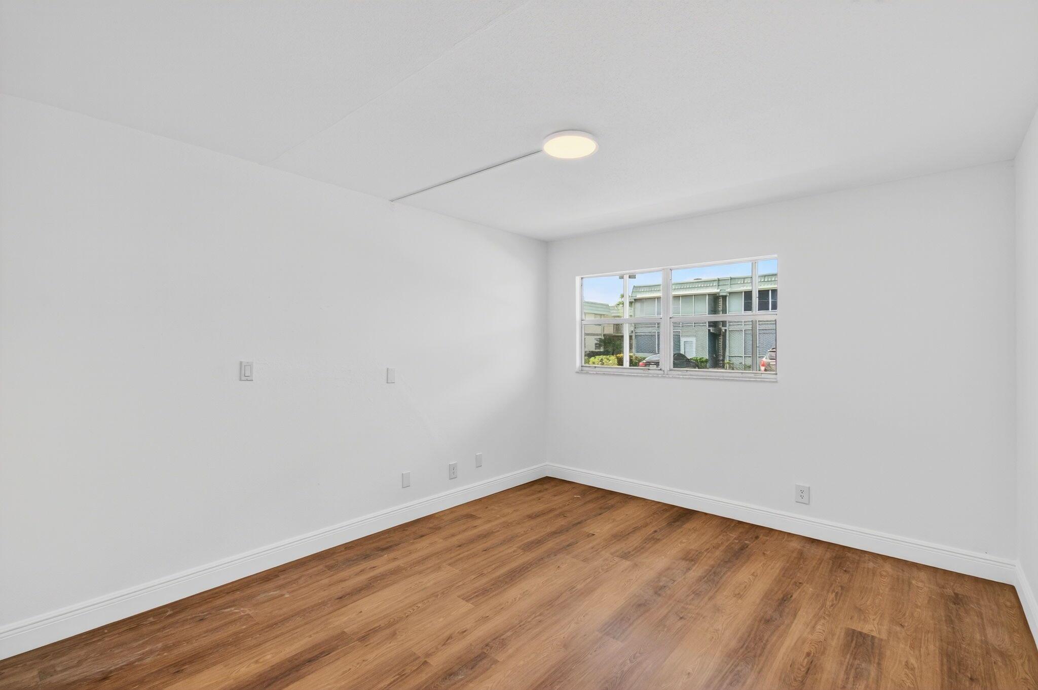 KINGS POINT - Residential