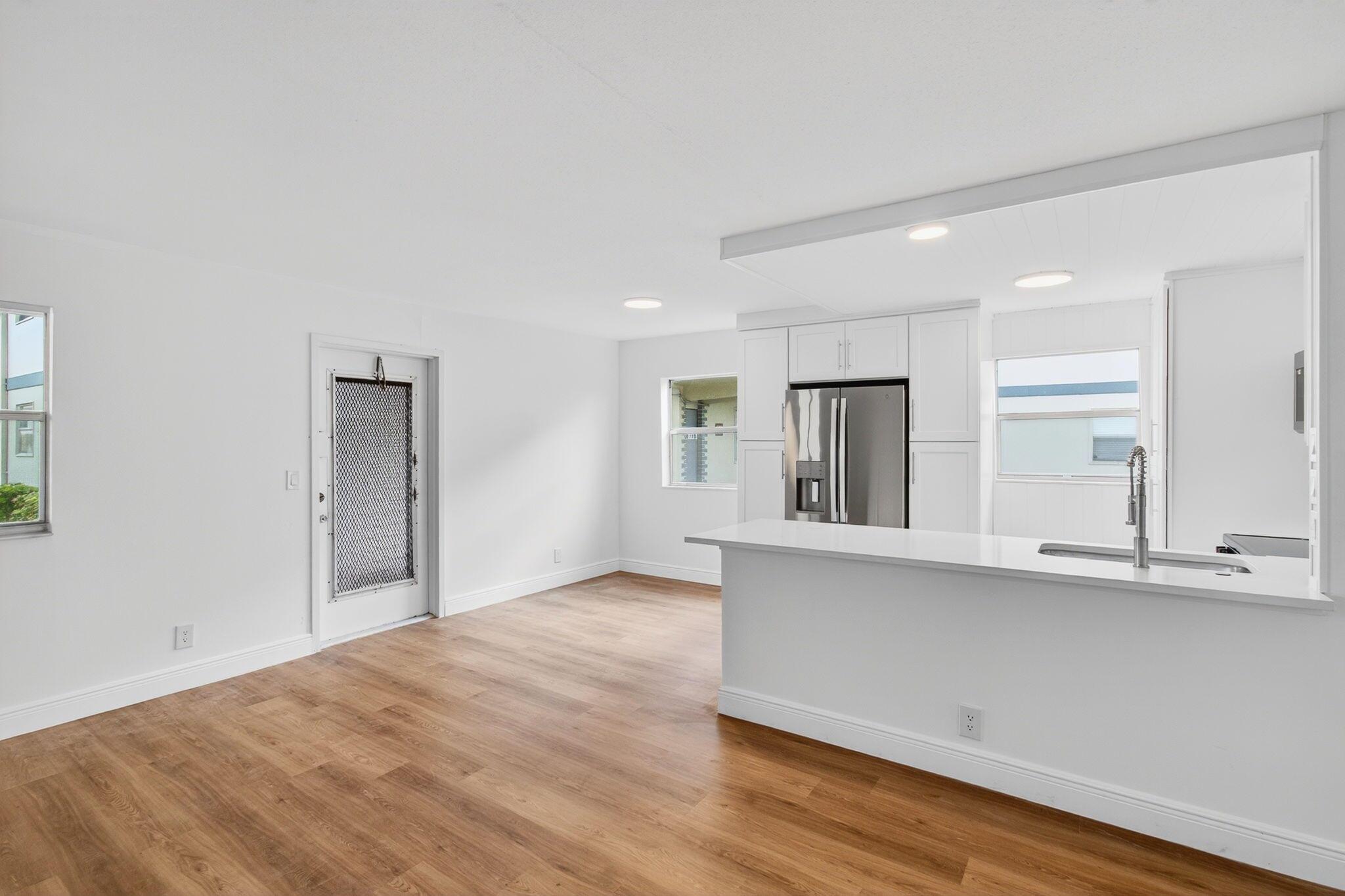 KINGS POINT - Residential