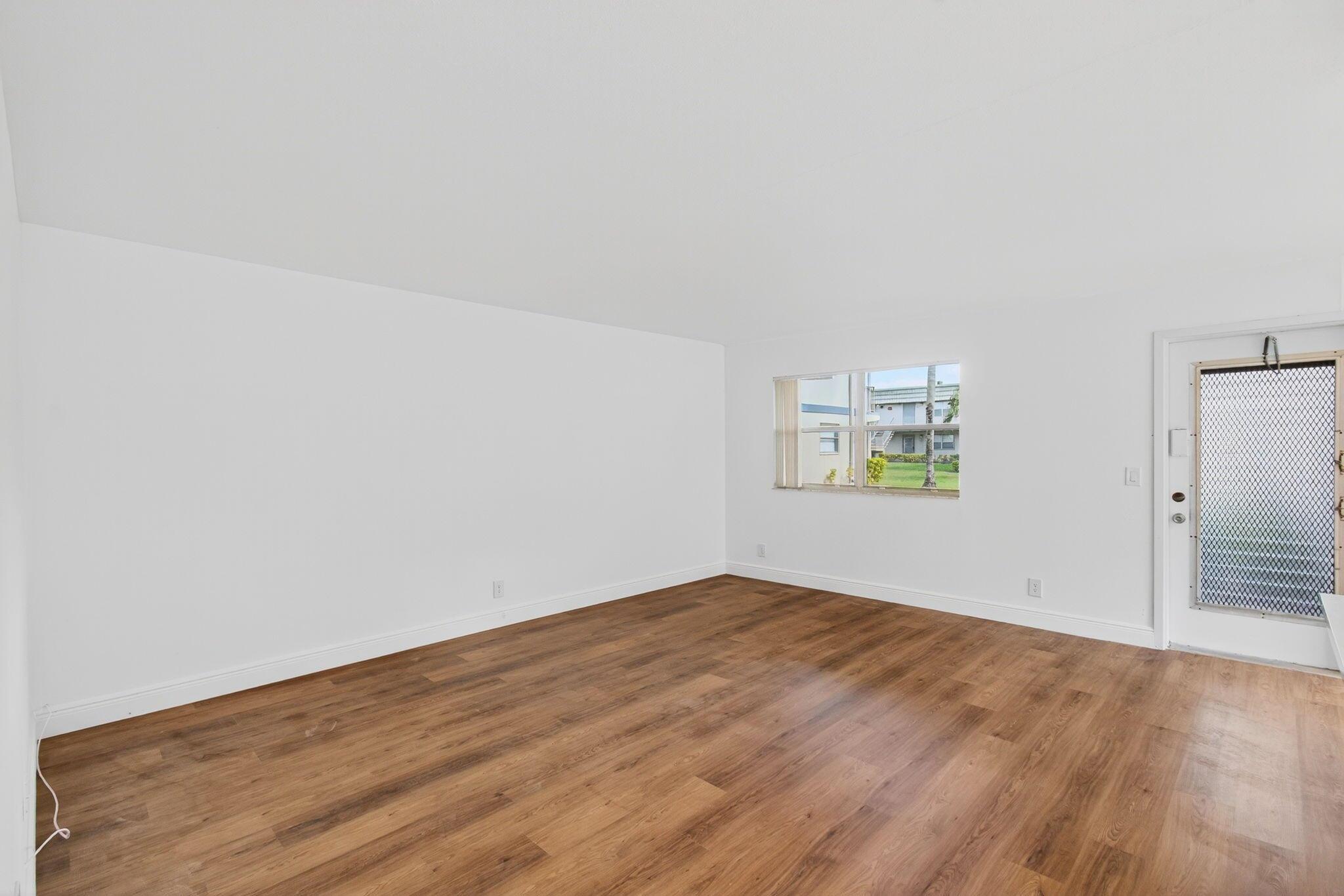 KINGS POINT - Residential