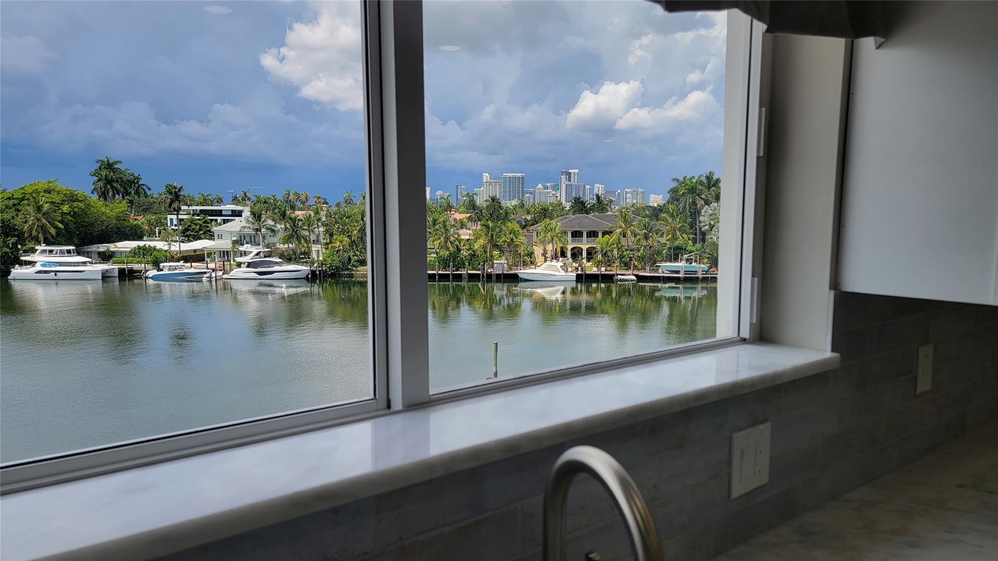 333 Sunset Dr 208