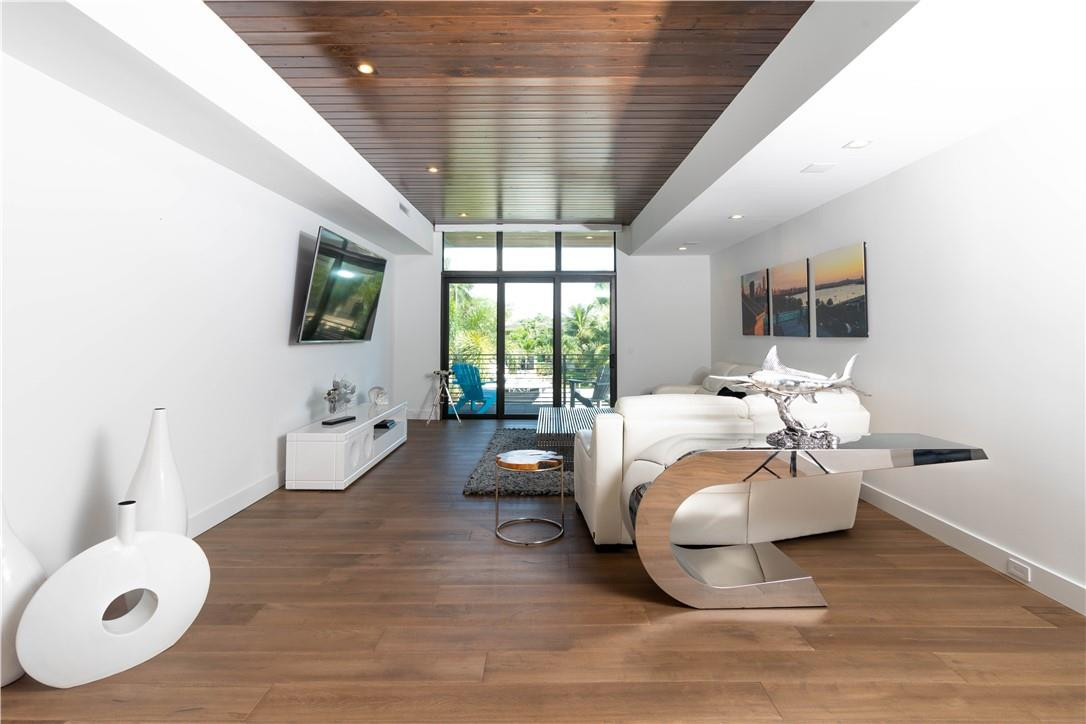 LAUDERDALE SHORES CORR PL - Residential