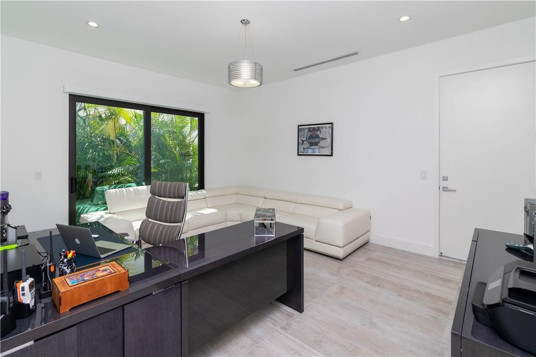 LAUDERDALE SHORES CORR PL - Residential