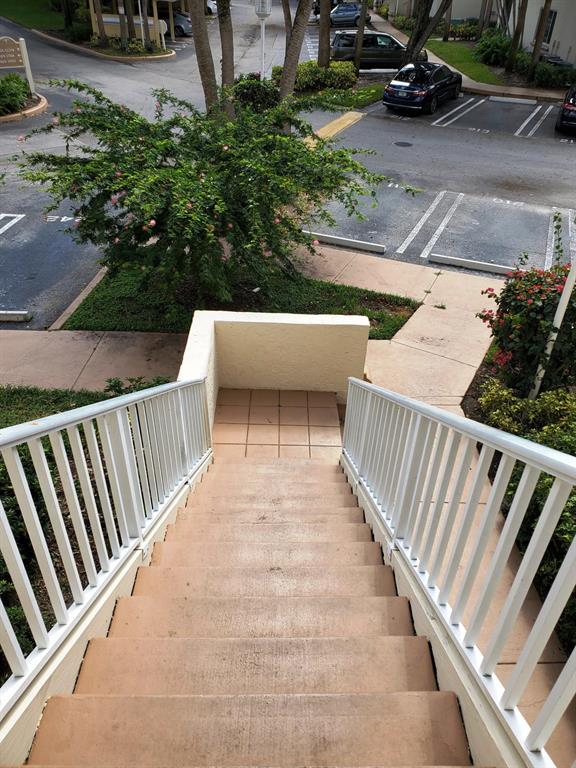 STERLING VILLAGES OF PALM BEACH LAKES CONDO - Residential