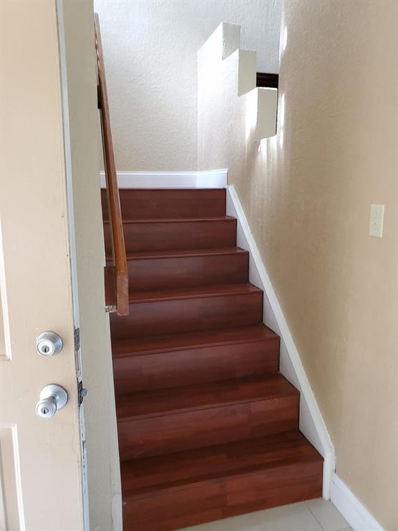 STERLING VILLAGES OF PALM BEACH LAKES CONDO - Residential