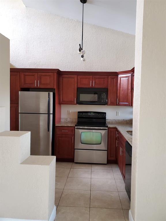 STERLING VILLAGES OF PALM BEACH LAKES CONDO - Residential