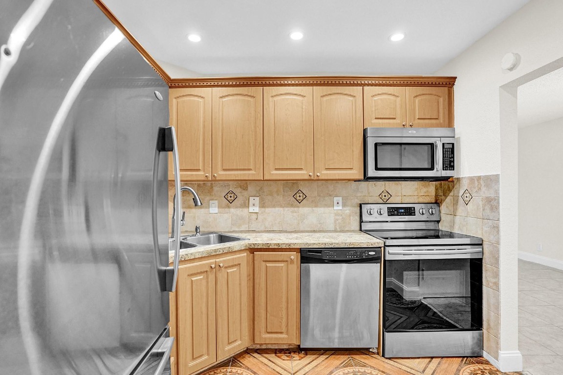 OAKLAND SHORES - Residential