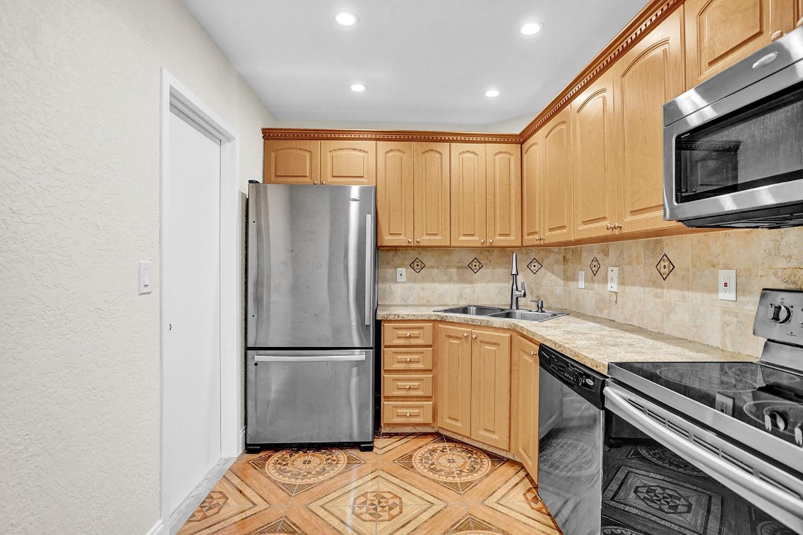 OAKLAND SHORES - Residential