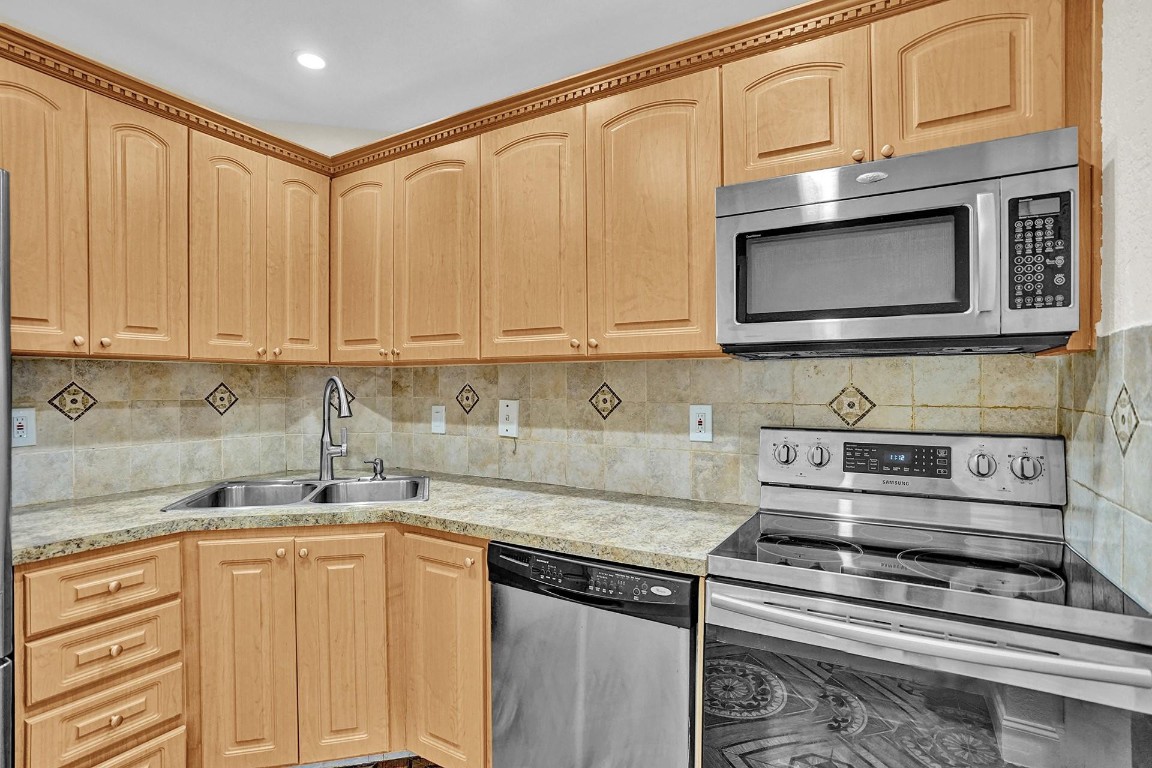 OAKLAND SHORES - Residential