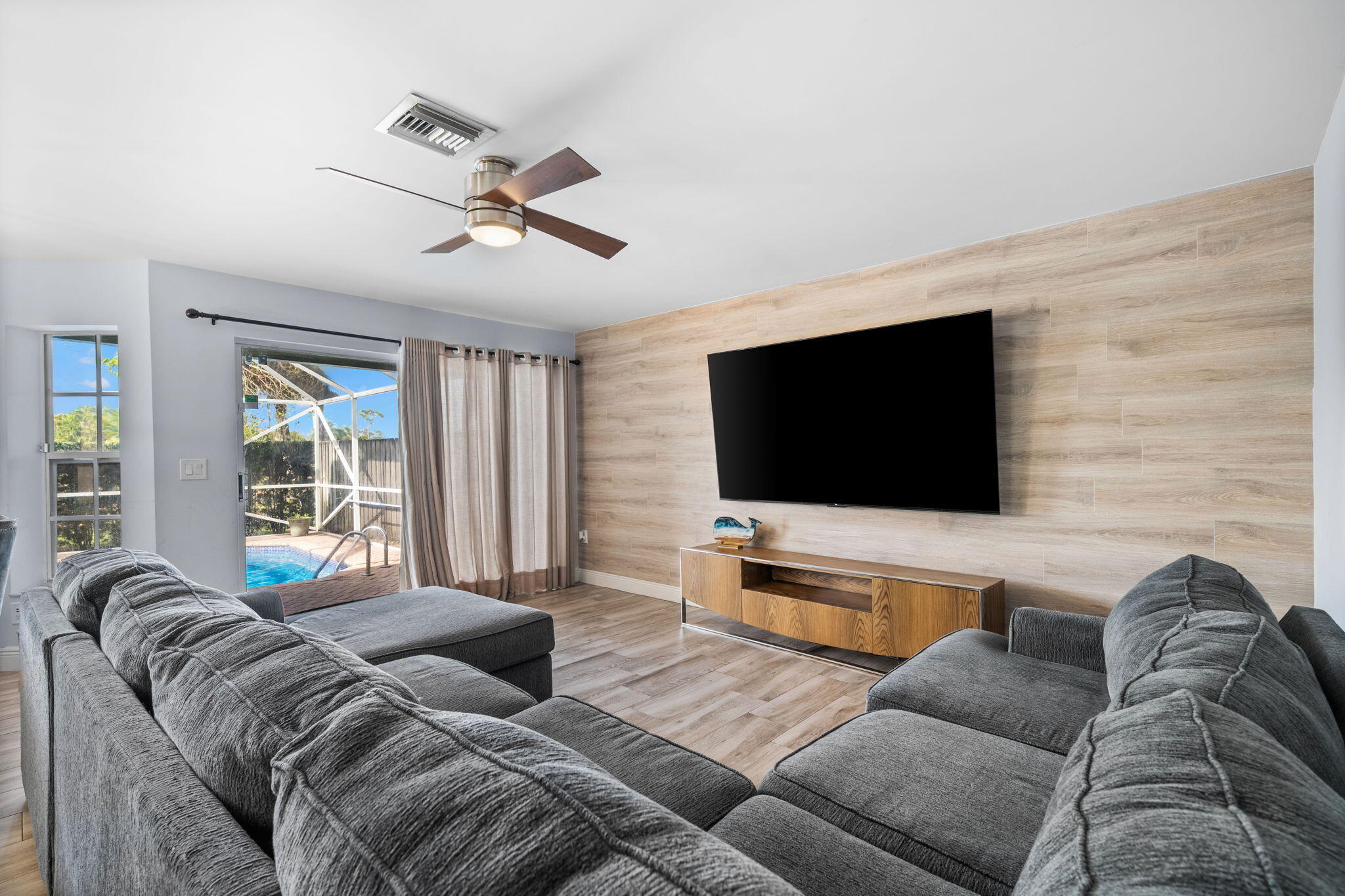 HOLIDAY SPRINGS EAST - Residential