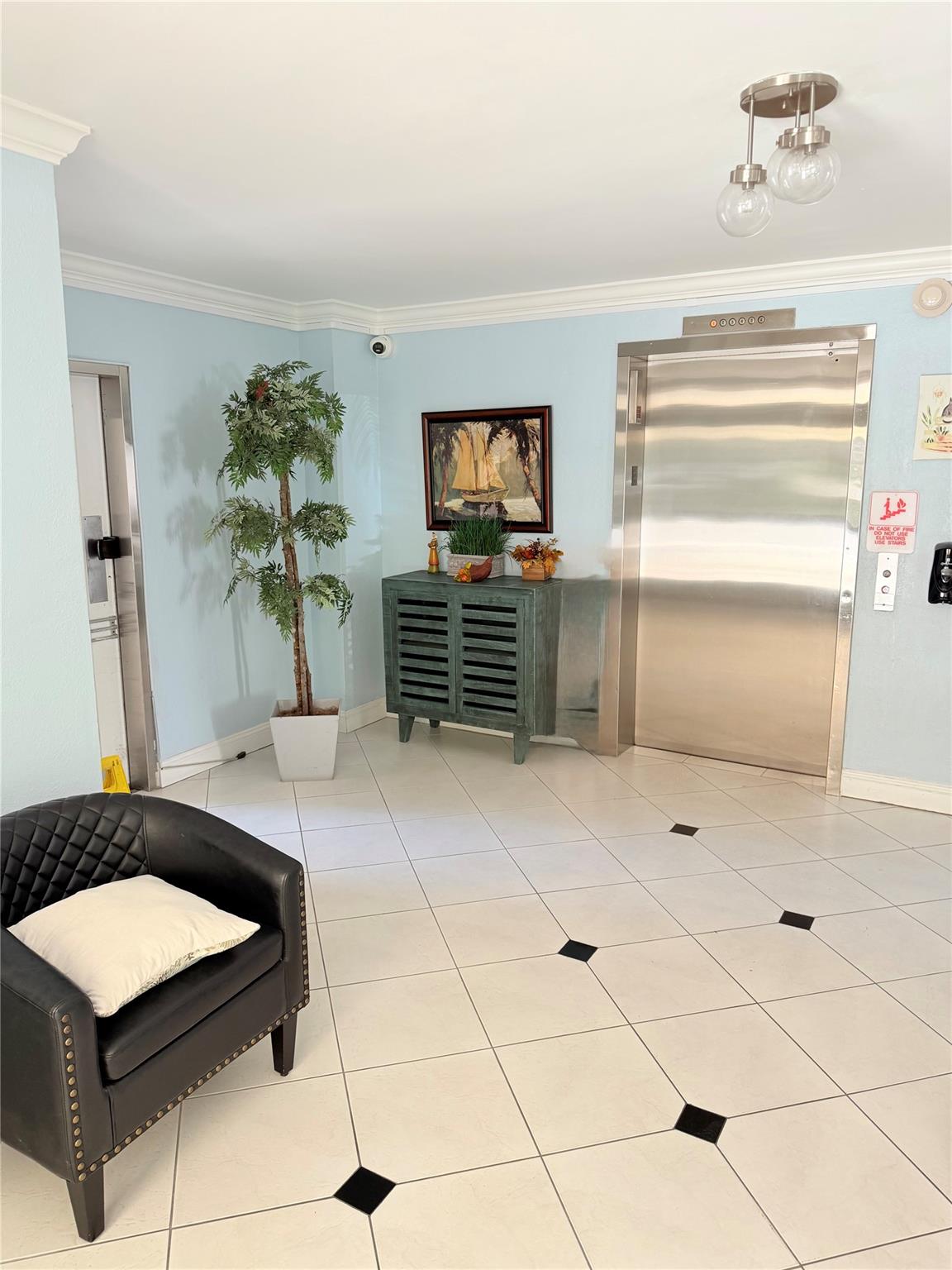 2801 N Palm Aire Dr 604