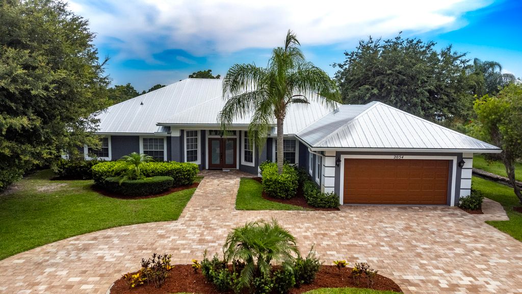 Photo of 2054 SW Hunters Club Way, Palm City, FL 34990 (MLS # R10992383)