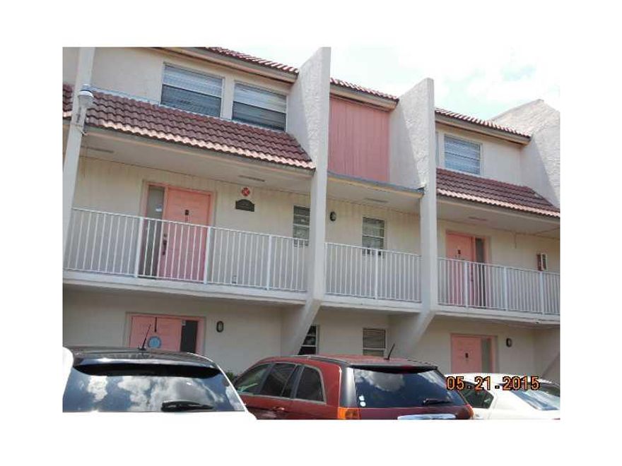 wow, this is one of the best opportunities to own a 3/2 in the heart of gorgeous Coral Springs. Employees & family members residing w/employees of Wells Fargo Bank, N.A., its affiliates & subsidiaries are strictly prohibited. Sold AS IS. See attachment fo r PAS requirements and WFHM offer submittal information in MLS document section.