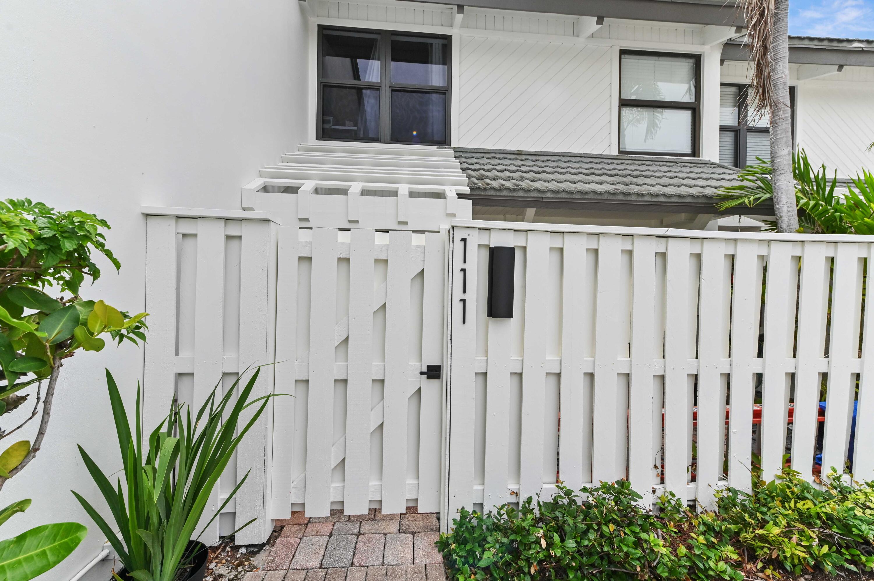 SAUSALITO TOWNHOUSES - Residential
