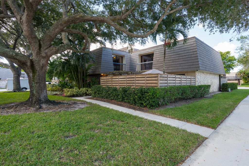 Photo of 130 1st Terrace, Palm Beach Gardens, FL 33418 (MLS # B26009542)
