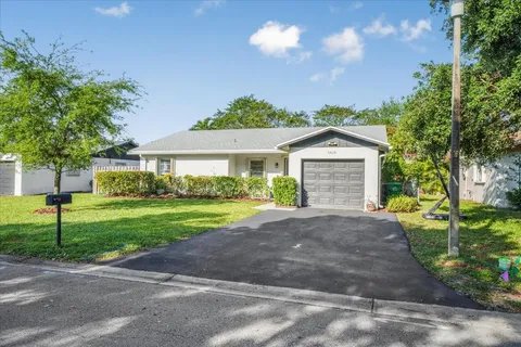 2428 NW 98th Ln, Coral Springs, FL MLS: F10493064