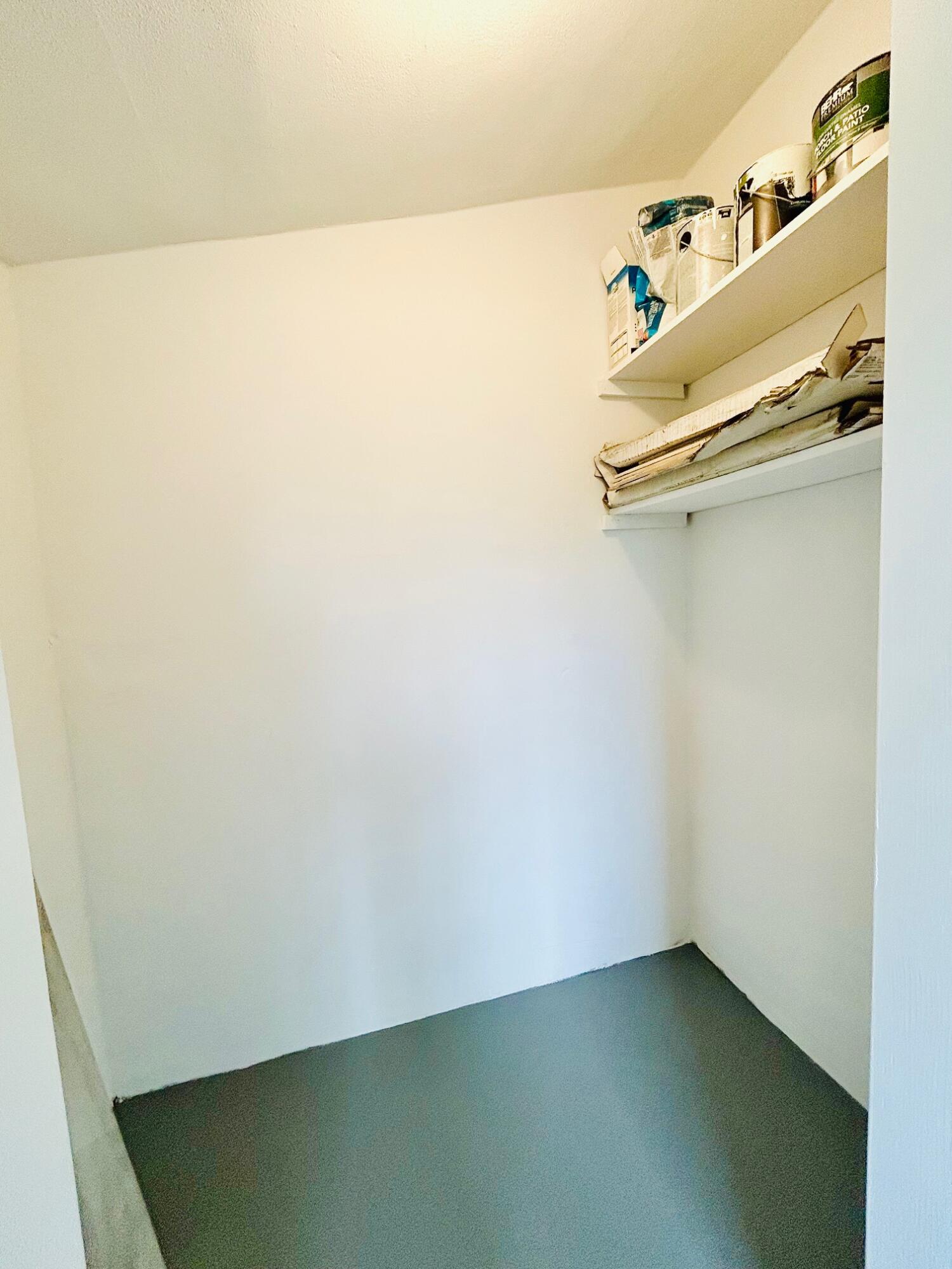 CRESTHAVEN VILLAS 4 CONDO - Residential