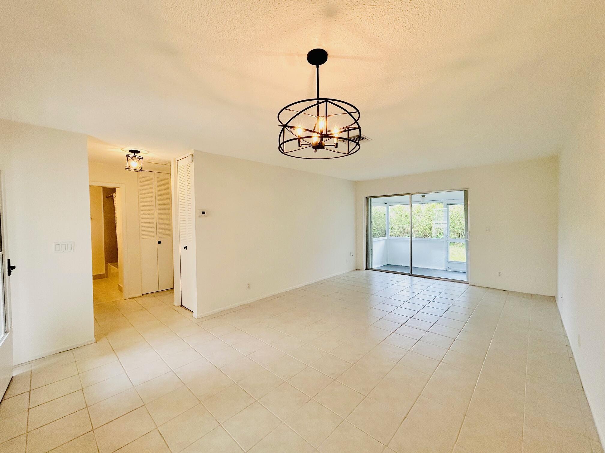 CRESTHAVEN VILLAS 4 CONDO - Residential