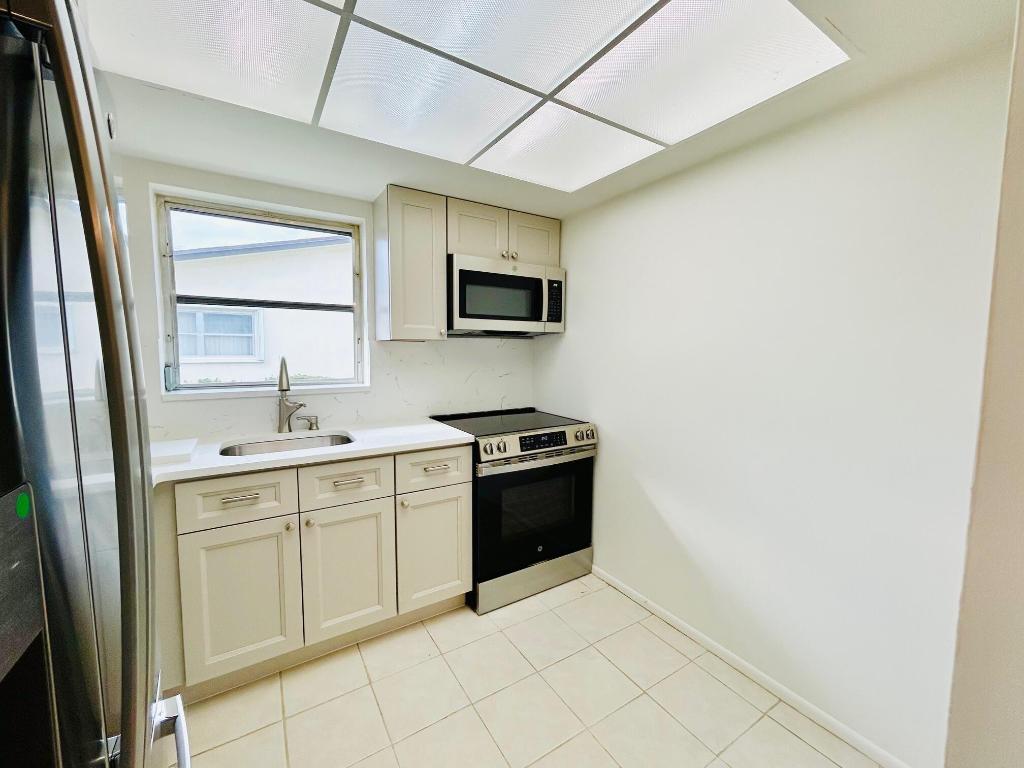 2878 Ashley Drive E G