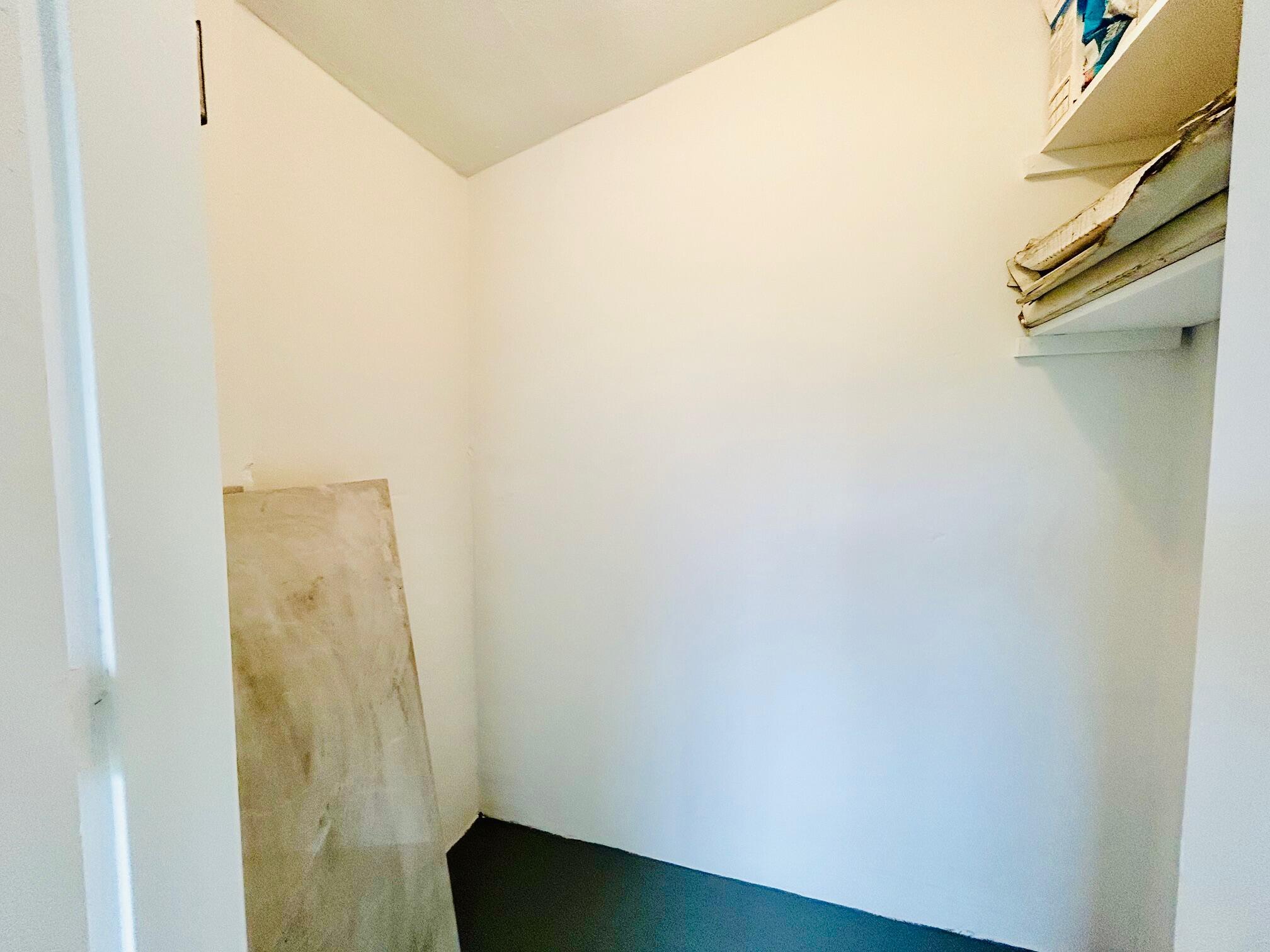 CRESTHAVEN VILLAS 4 CONDO - Residential