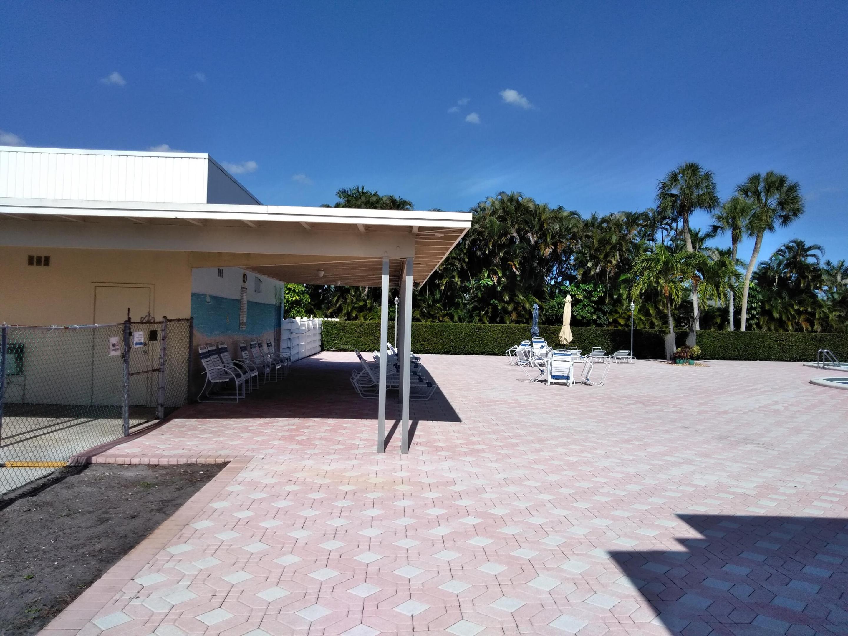 CRESTHAVEN VILLAS 4 CONDO - Residential