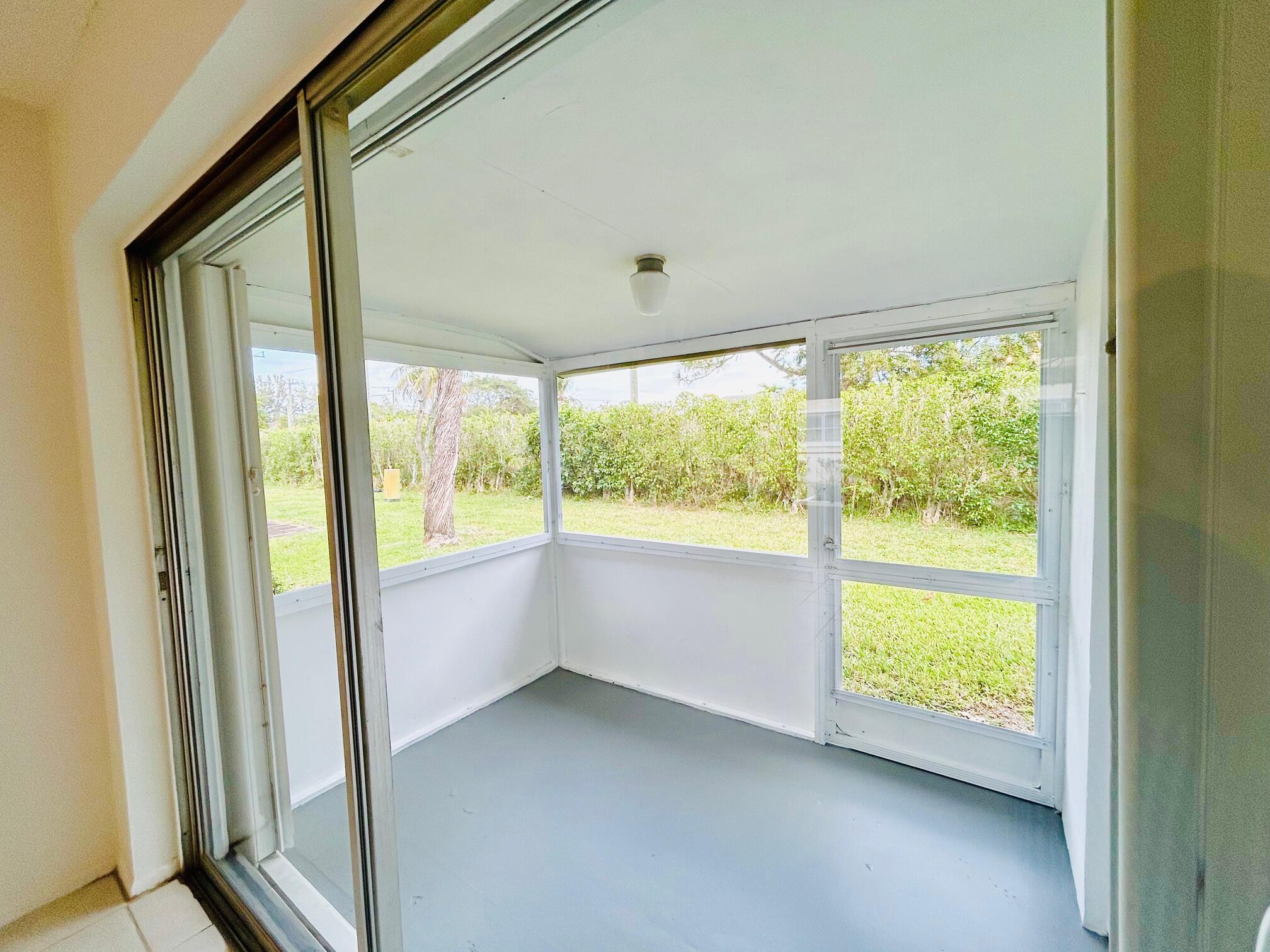 CRESTHAVEN VILLAS 4 CONDO - Residential