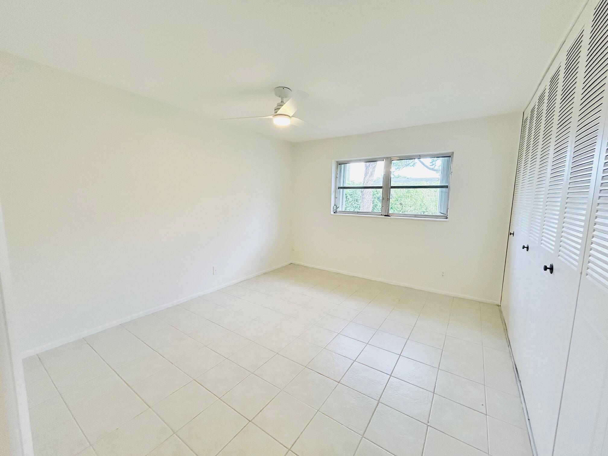 CRESTHAVEN VILLAS 4 CONDO - Residential