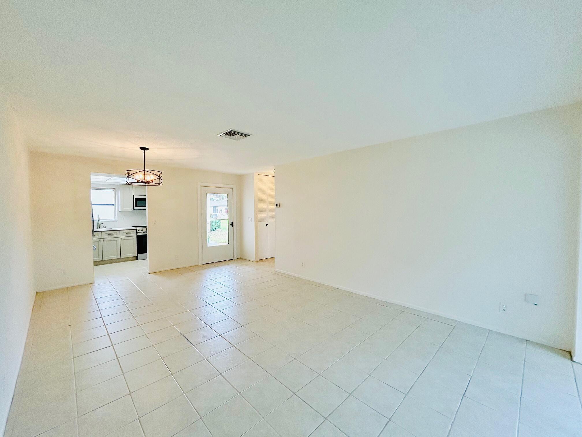 CRESTHAVEN VILLAS 4 CONDO - Residential