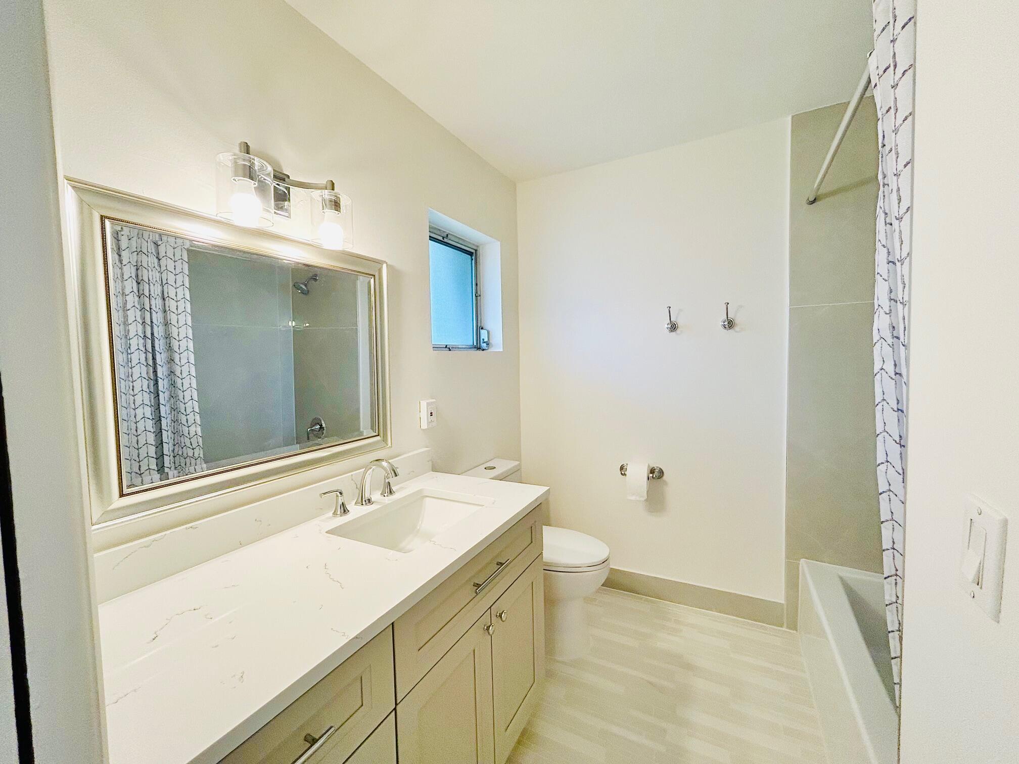 CRESTHAVEN VILLAS 4 CONDO - Residential