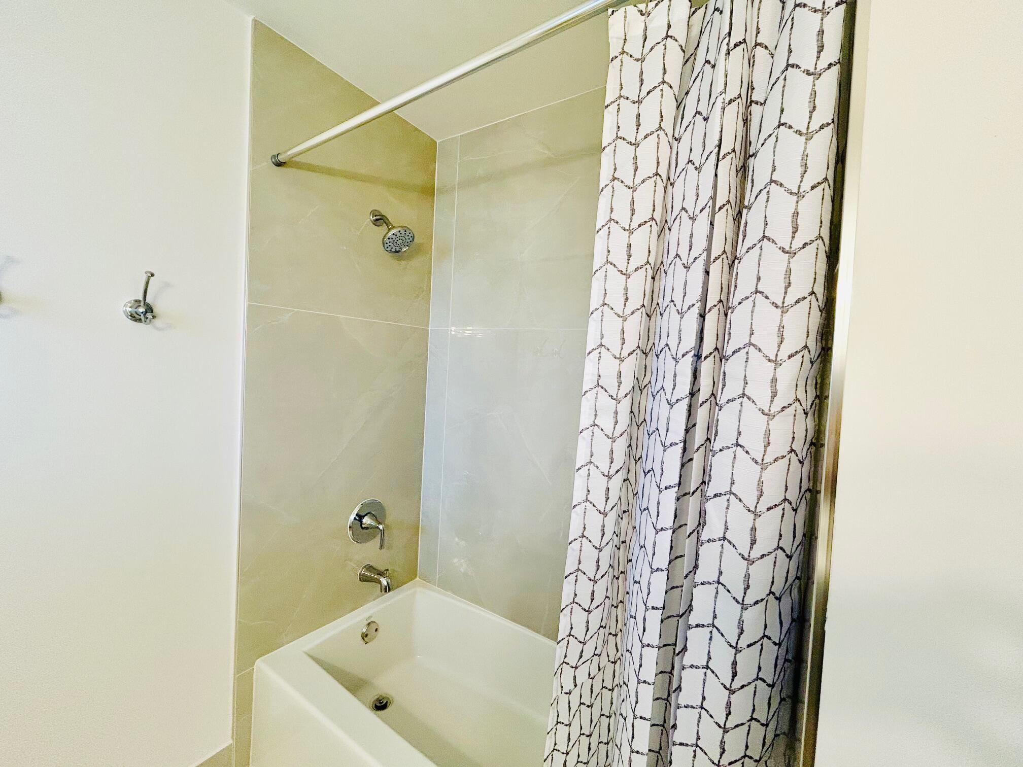 CRESTHAVEN VILLAS 4 CONDO - Residential