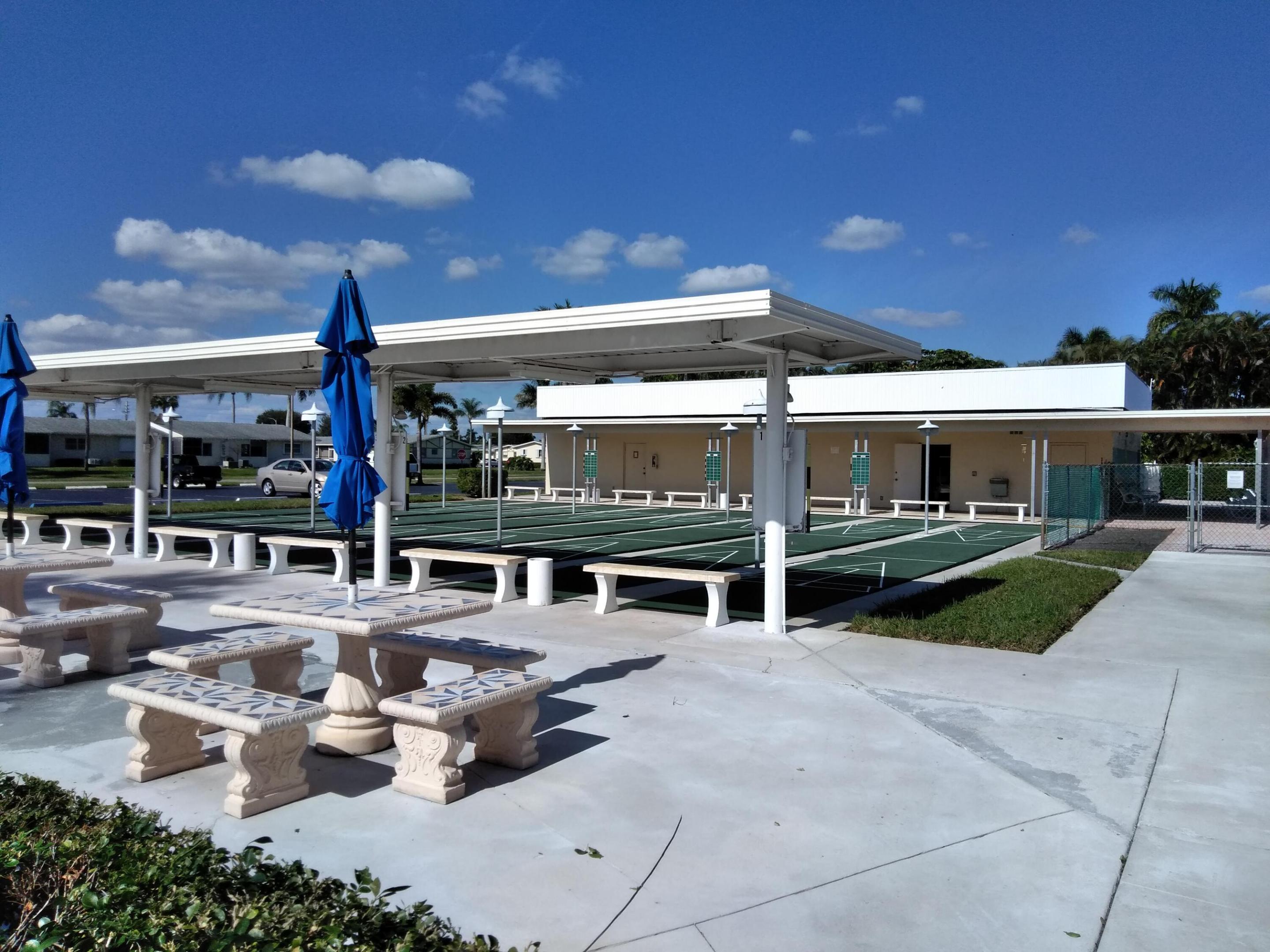 CRESTHAVEN VILLAS 4 CONDO - Residential