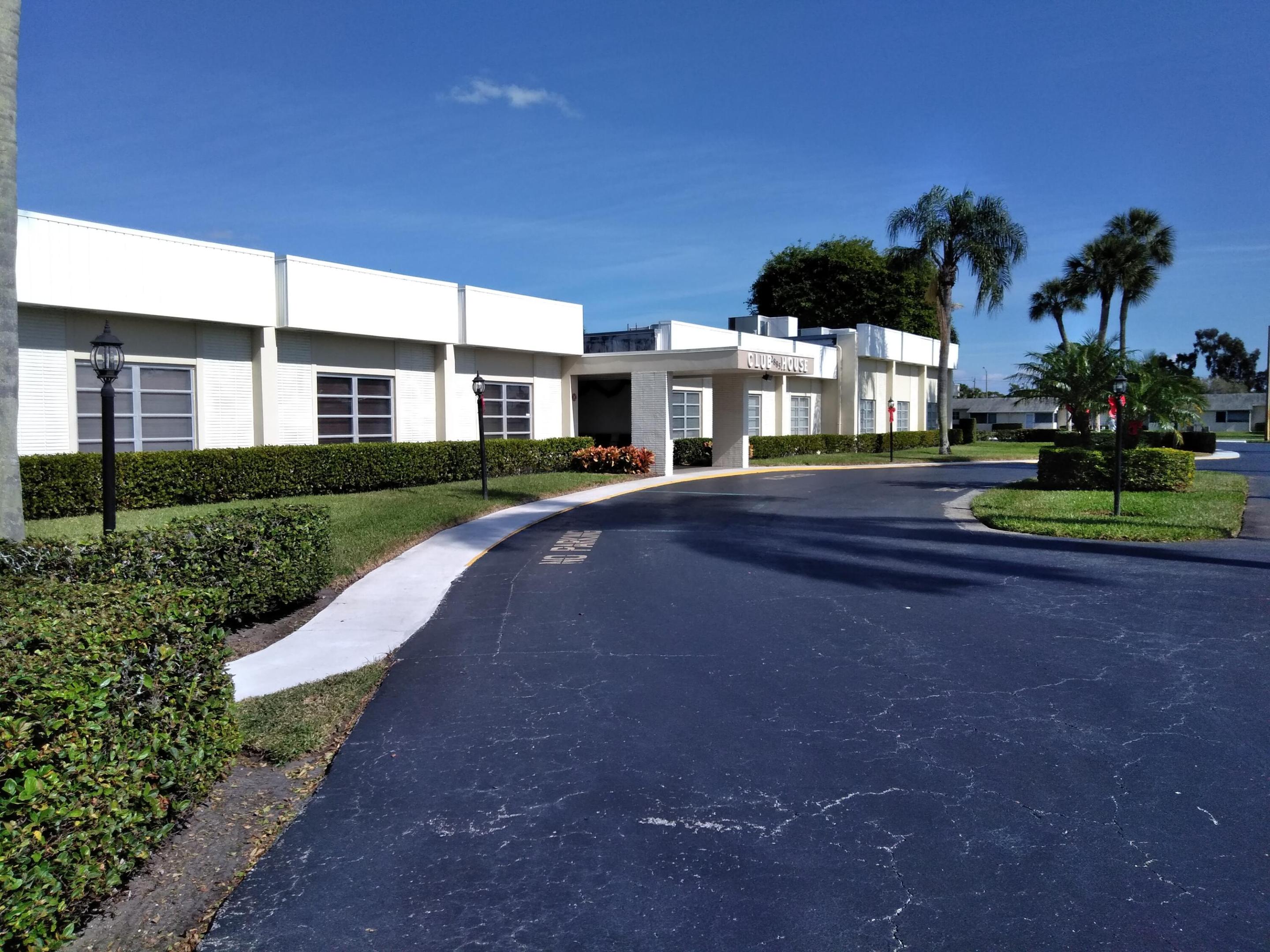 CRESTHAVEN VILLAS 4 CONDO - Residential