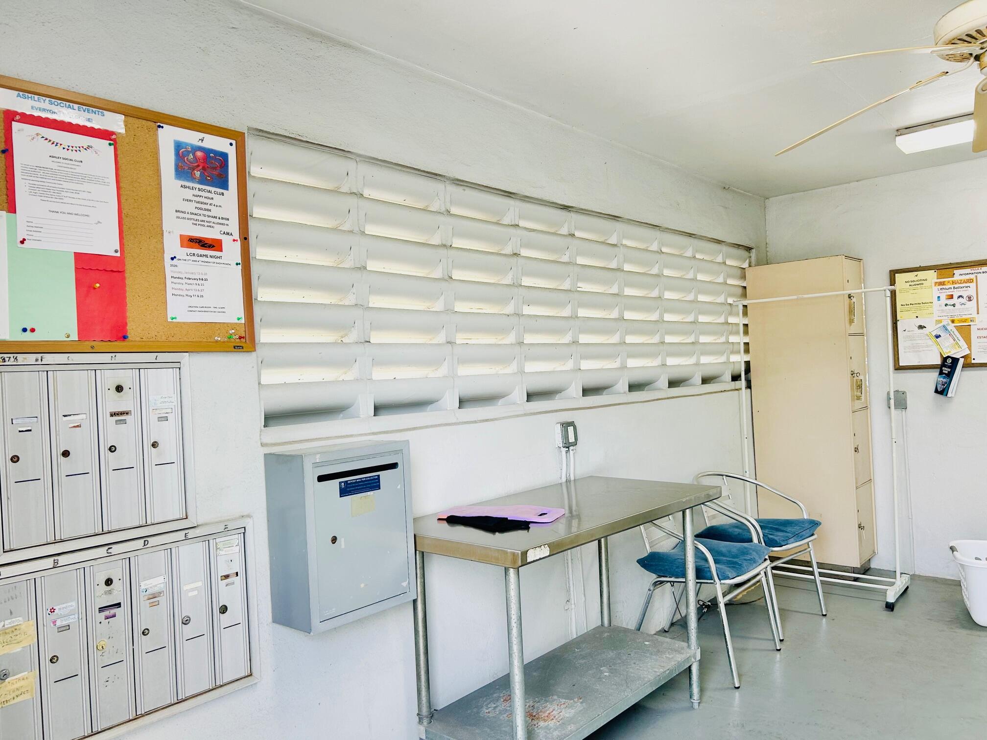 CRESTHAVEN VILLAS 4 CONDO - Residential