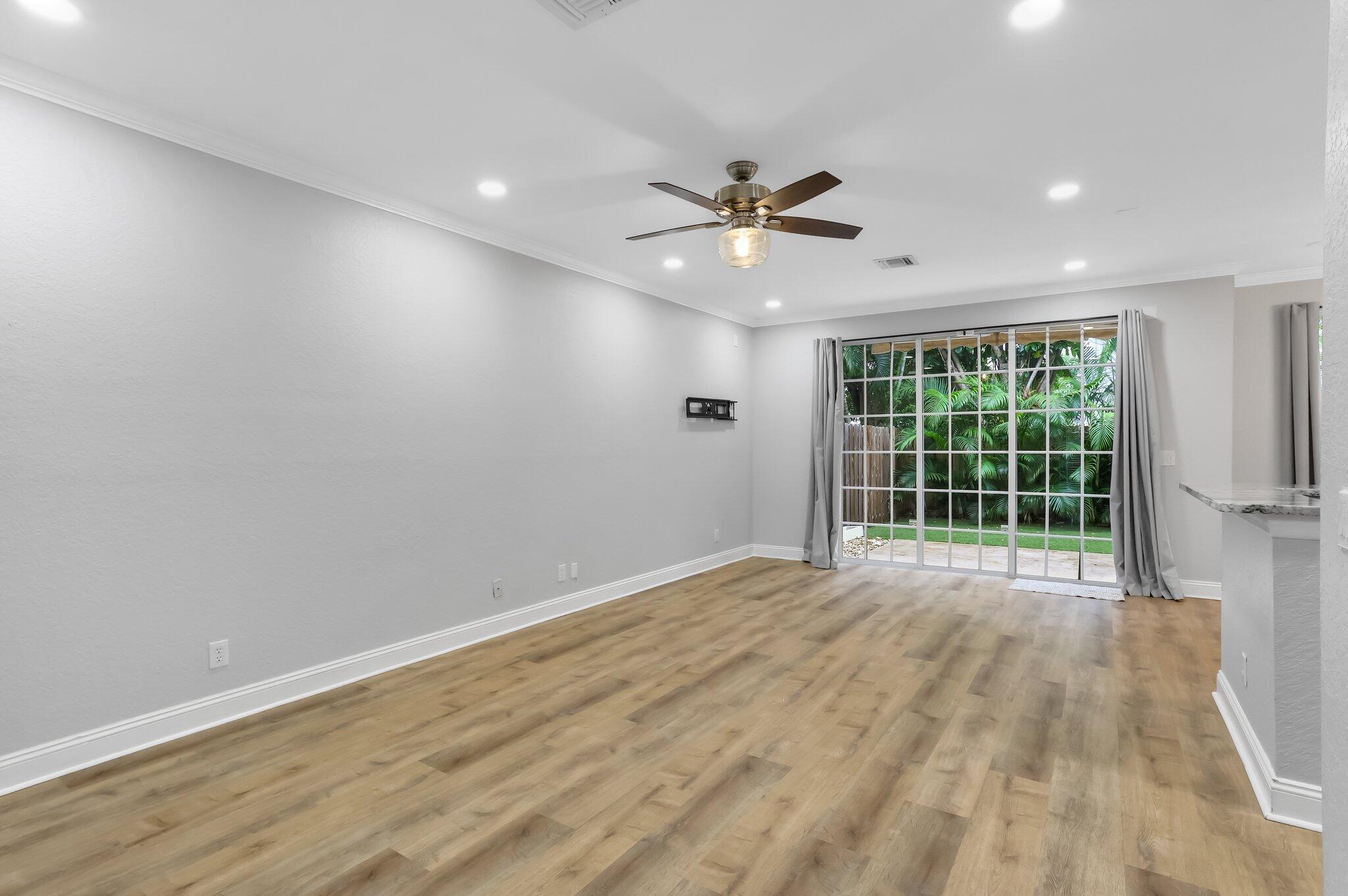 330 SW 8th Street 15