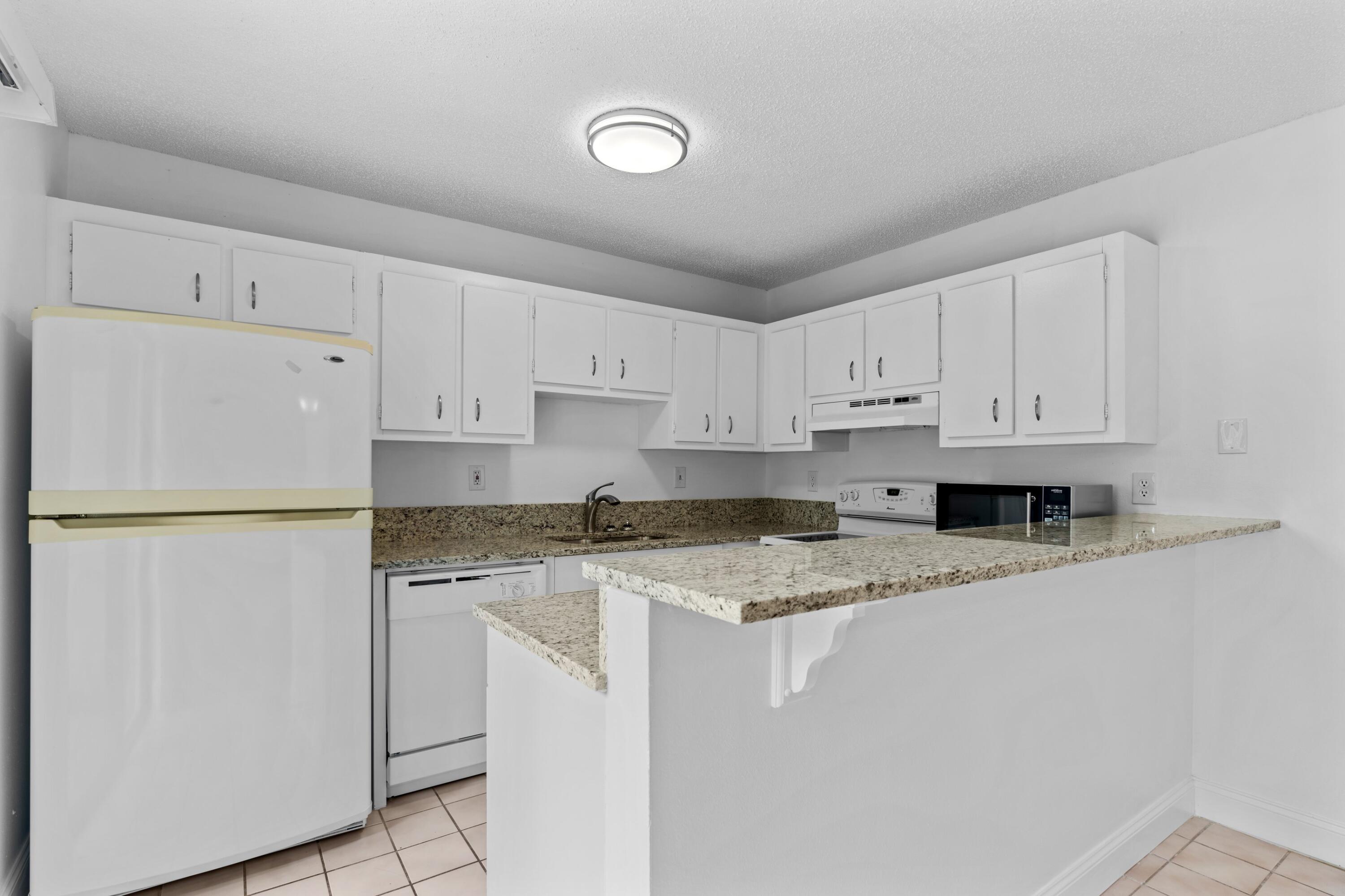 PALM SPRINGS TOWNHOMES AS - Residential Lease