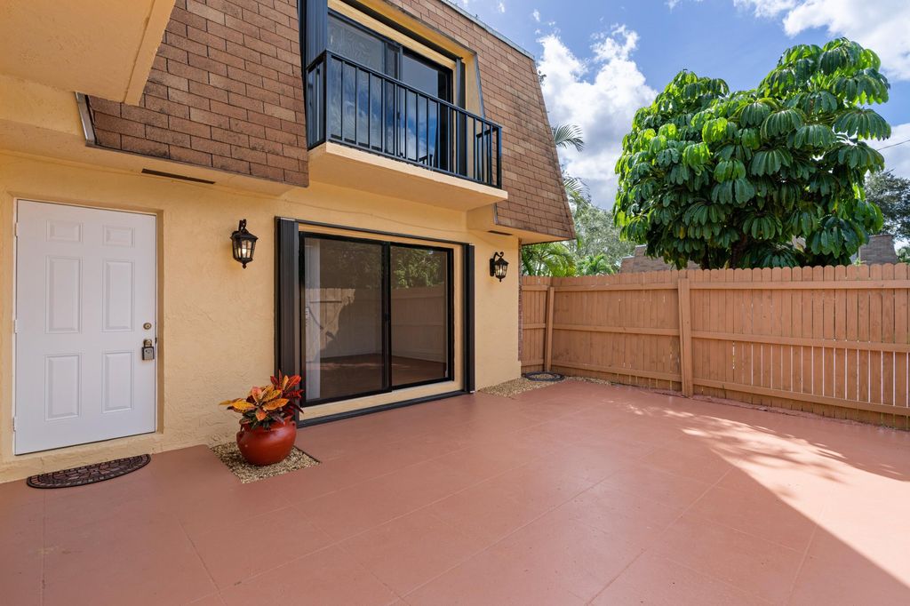 Photo of 226 Alemeda Drive, Palm Springs, FL 33461 (MLS # R11168358)