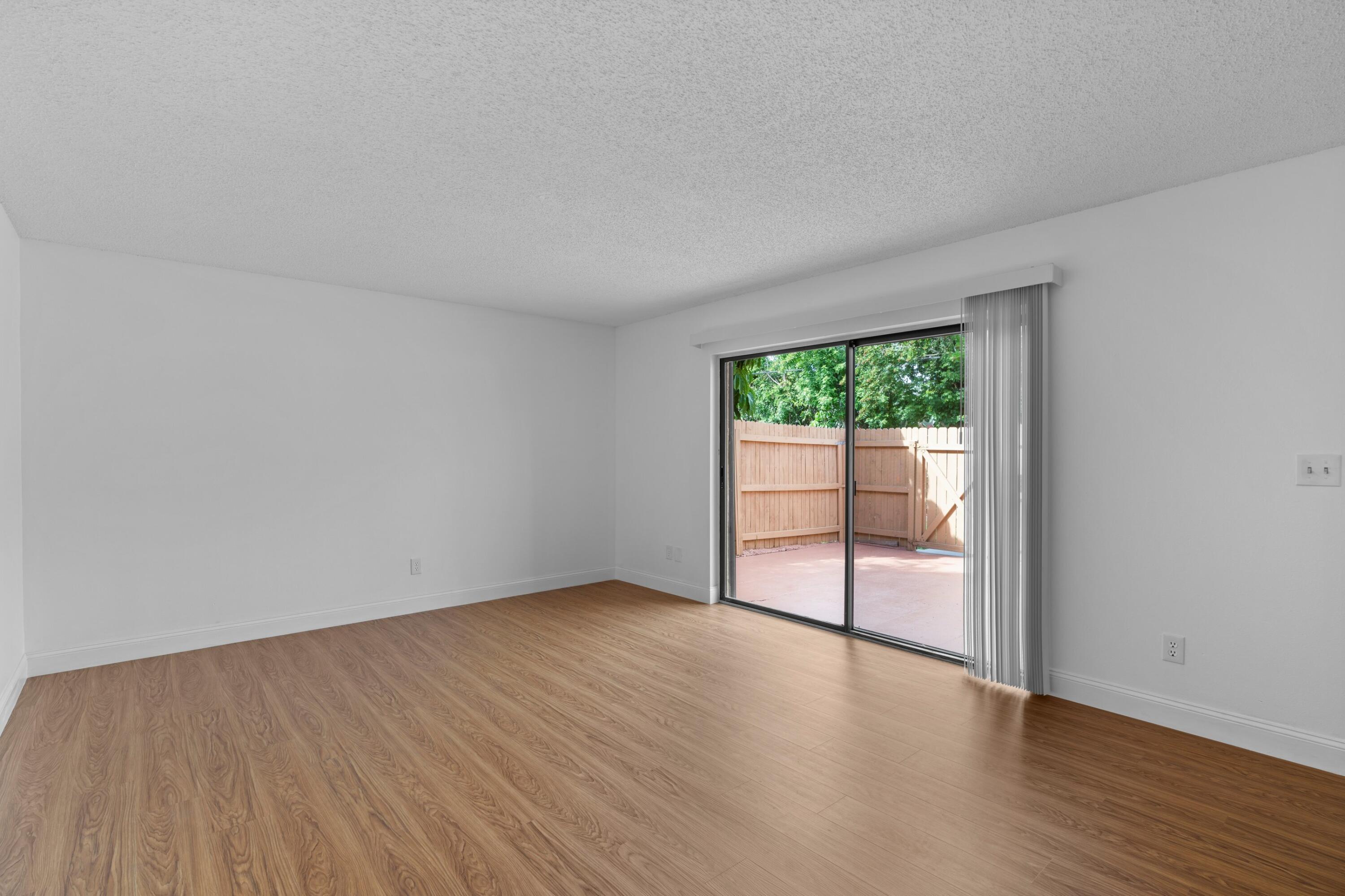 PALM SPRINGS TOWNHOMES AS - Residential Lease