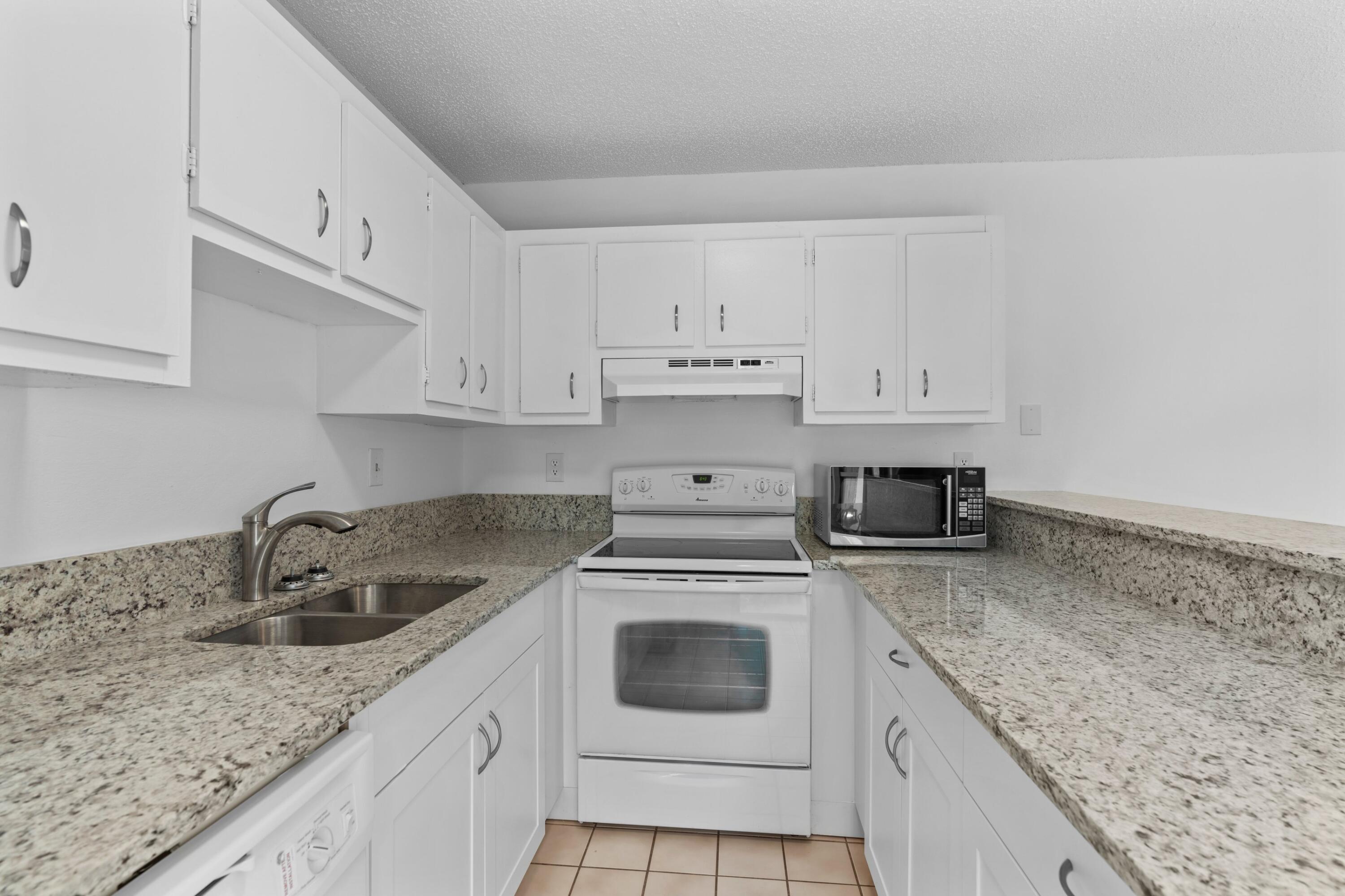 PALM SPRINGS TOWNHOMES AS - Residential Lease