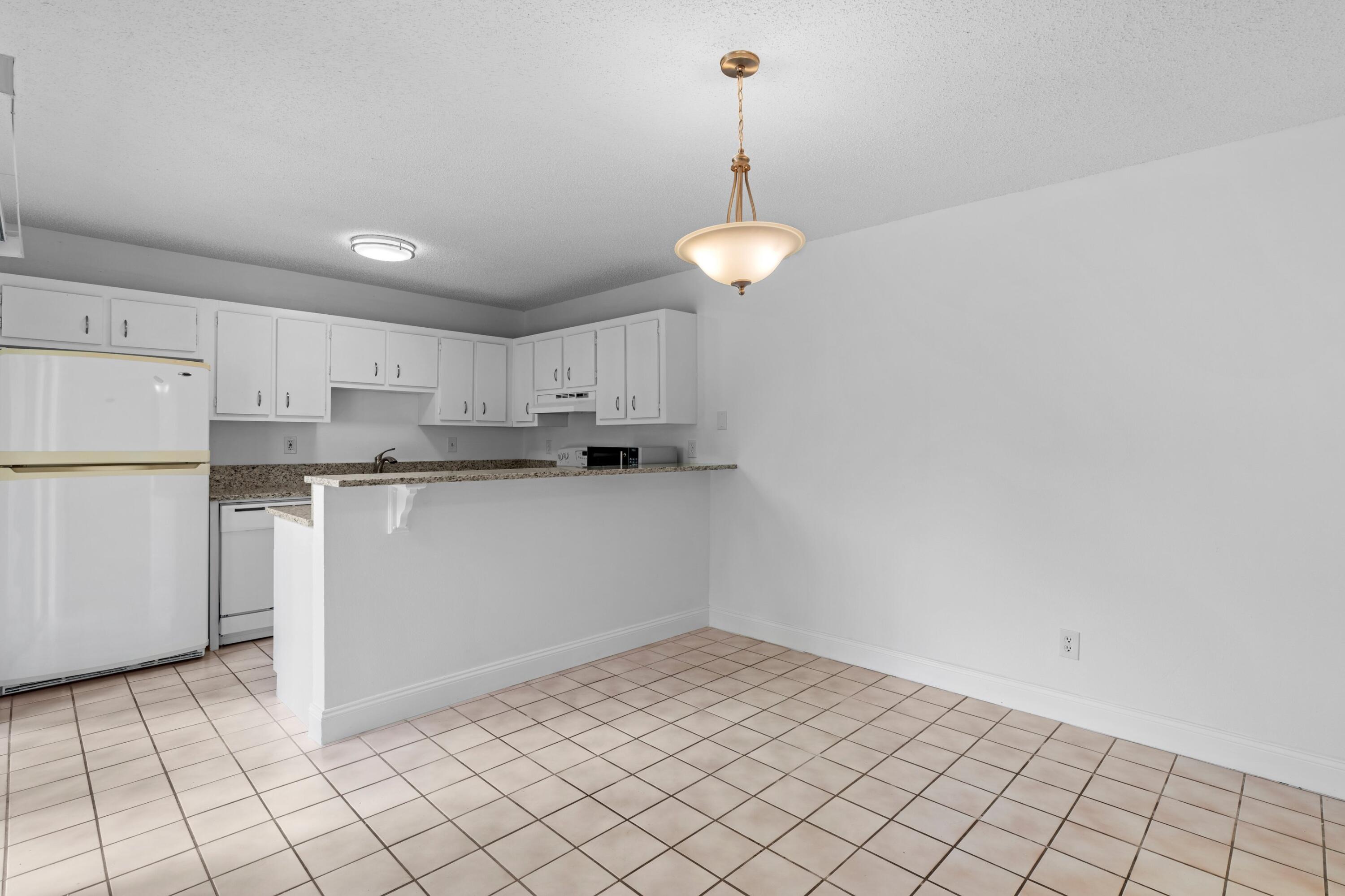 PALM SPRINGS TOWNHOMES AS - Residential Lease