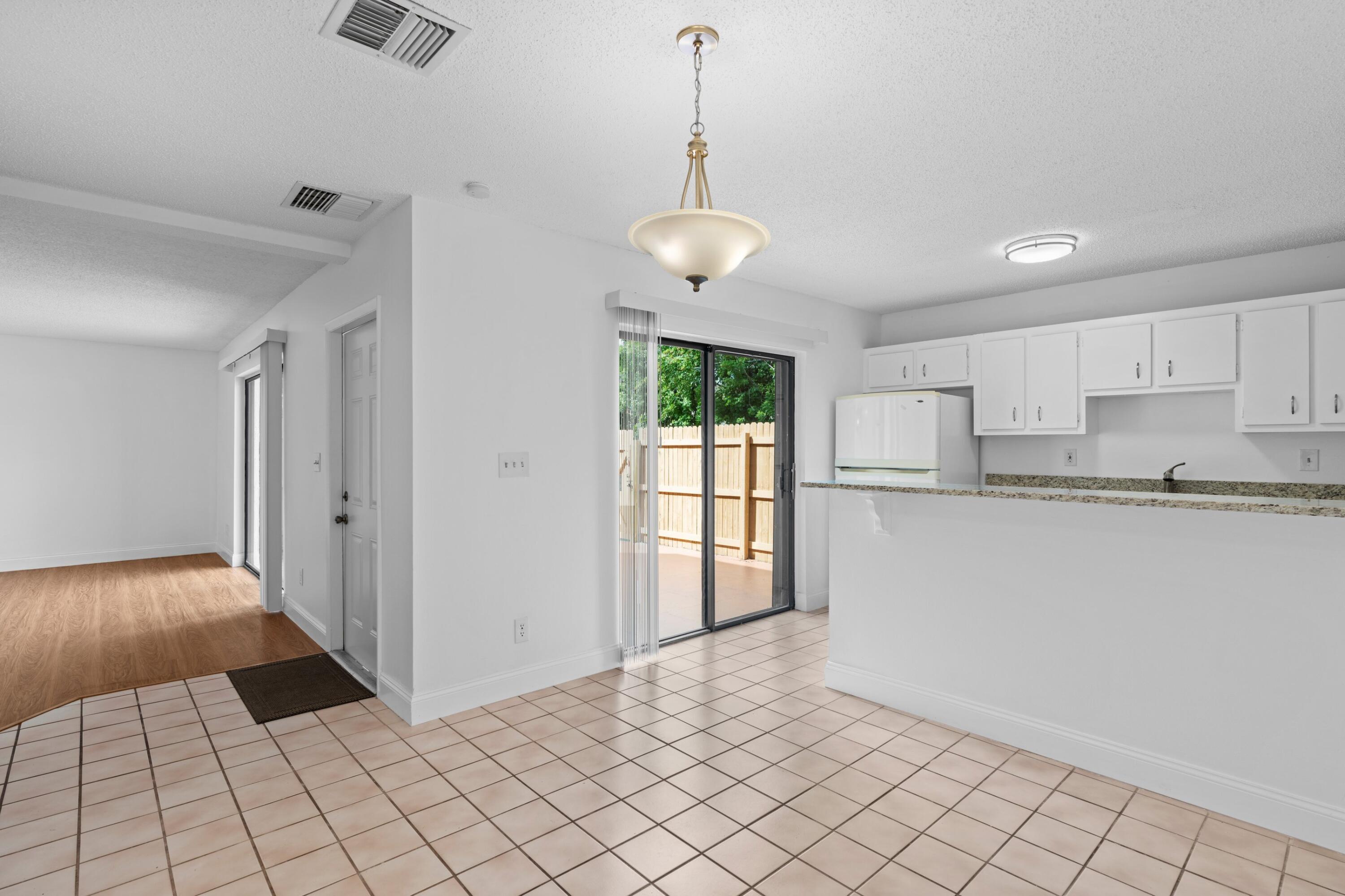 PALM SPRINGS TOWNHOMES AS - Residential Lease