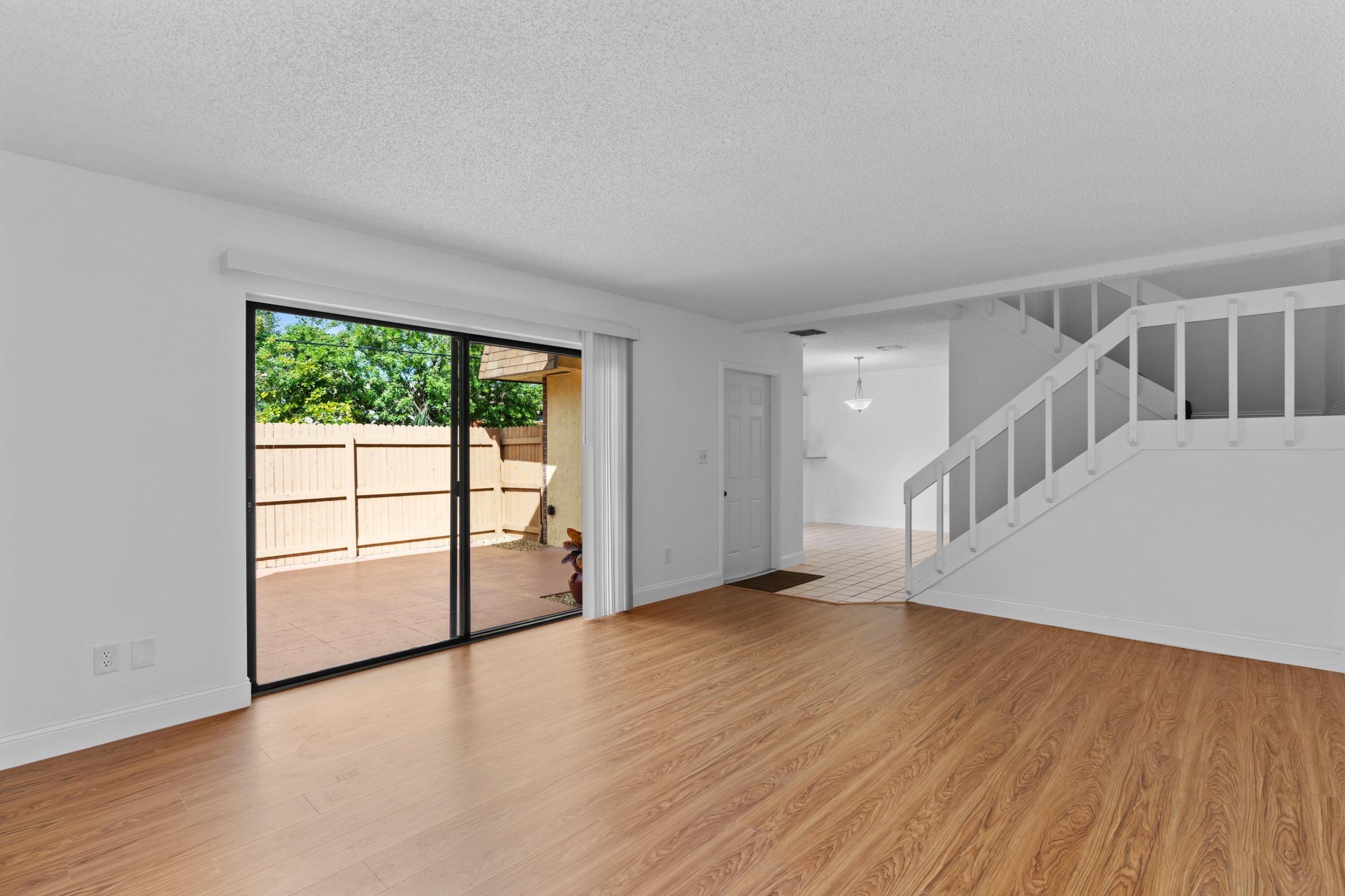 PALM SPRINGS TOWNHOMES AS - Residential Lease