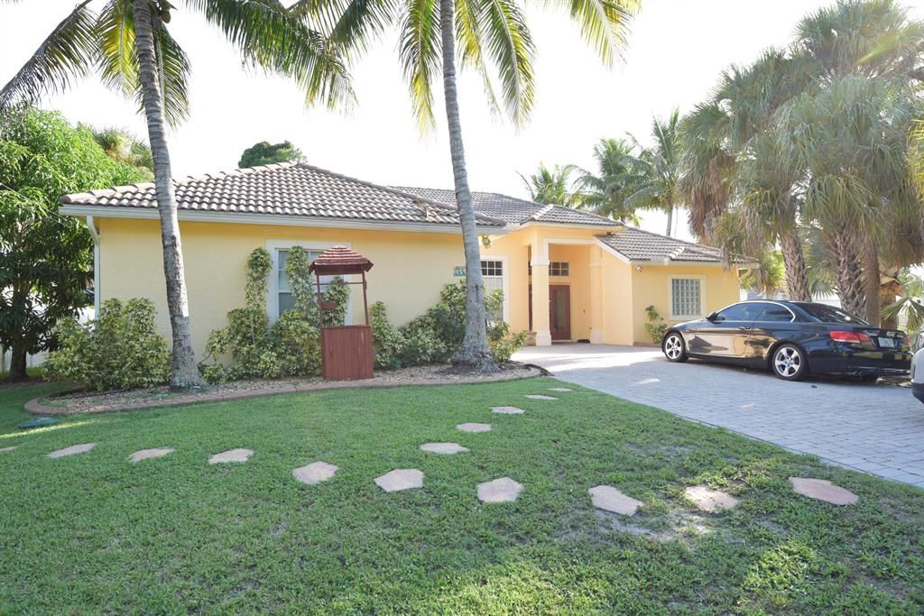 Photo of 1590 SW Underwood Avenue Ave, Port Saint Lucie, FL 34953 (MLS # R10827102)