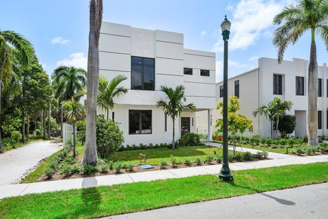 Tiny photo for 725 SE 4th Avenue, Delray Beach, FL 33483 (MLS # B26090710)